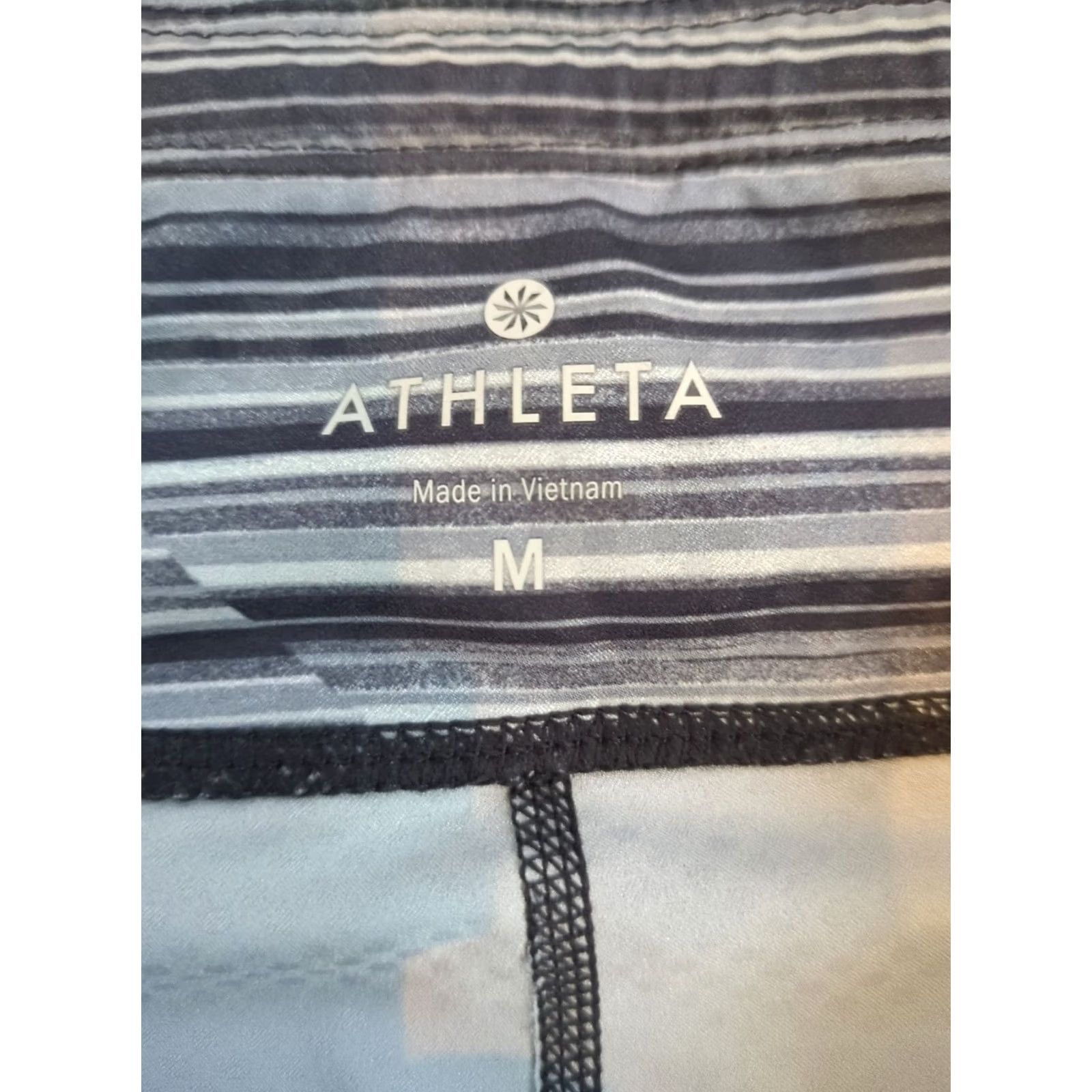 Athleta Athleta Leggings Womens Medium Gray Striped Cropped Pocket Athletic Activewear M Gray Women Leggings with Pockets Size 32" / US 10 / IT 46 - 3 Thumbnail