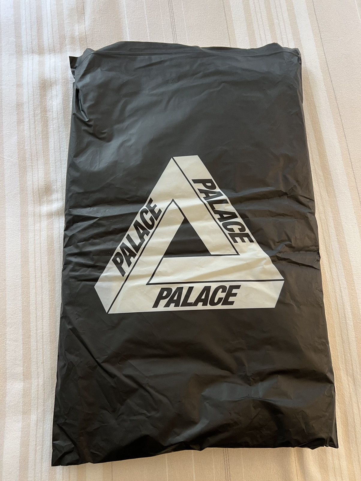 Palace PALACE INSULATED PERTEX OVERSHIRT OLIVE NYLON MEN’S SIZE XL Size US XL / EU 56 / 4 - 7 Thumbnail