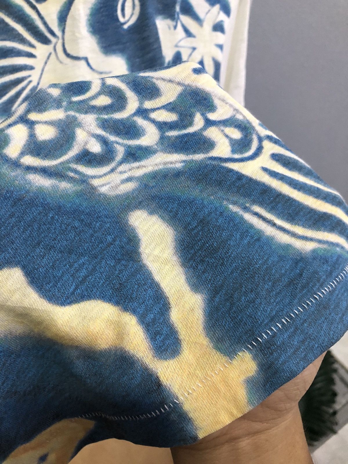 Uniqlo UNIQLO UT Koi Fish Japanese Art Tee – Indigo Ukiyo-e Vibes Size US S / EU 44-46 / 1 - 10 Thumbnail
