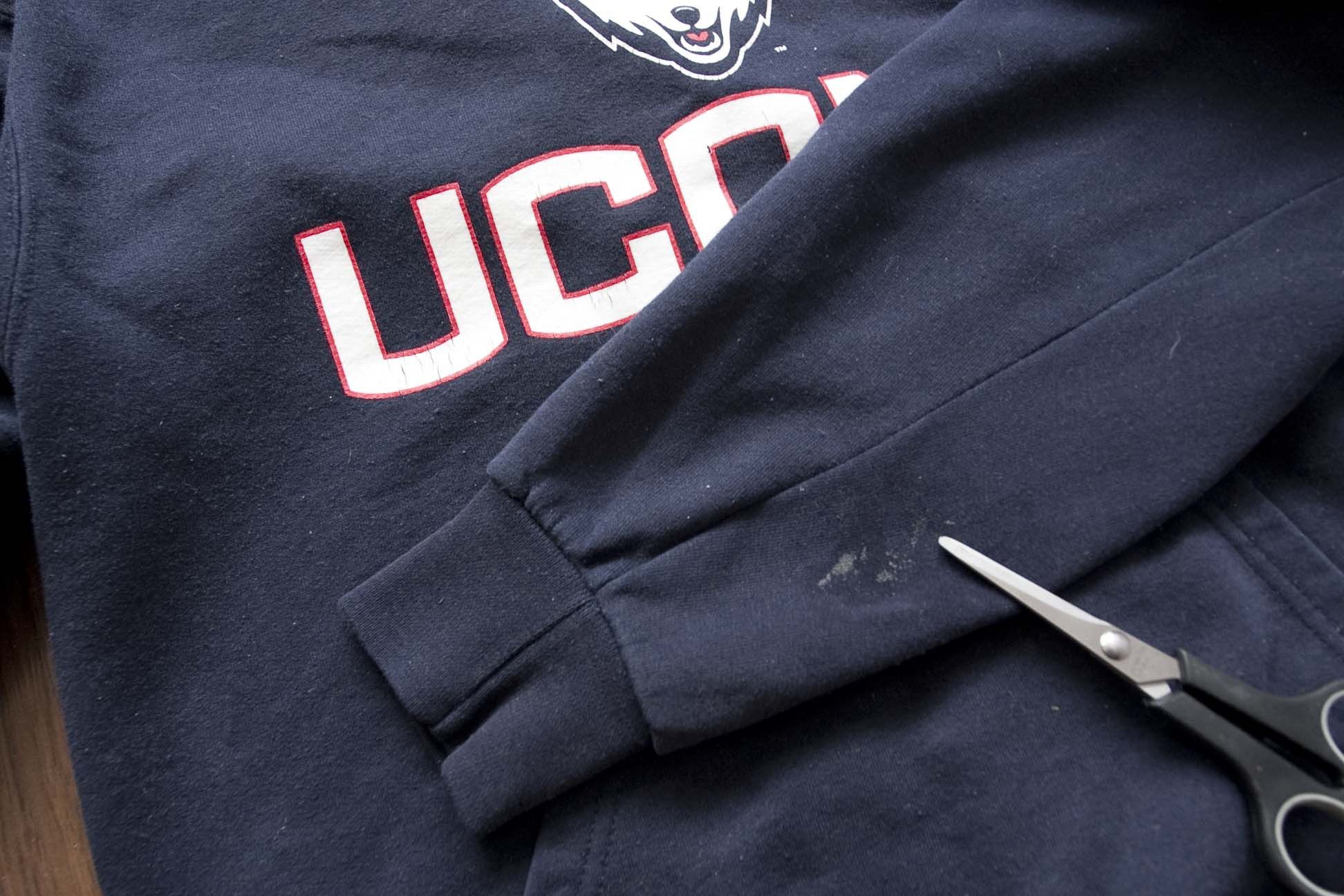 Champion × NCAA UConn Huskies Hoodie Champion NCAA Size S Size US S / EU 44-46 / 1 - 3 Thumbnail