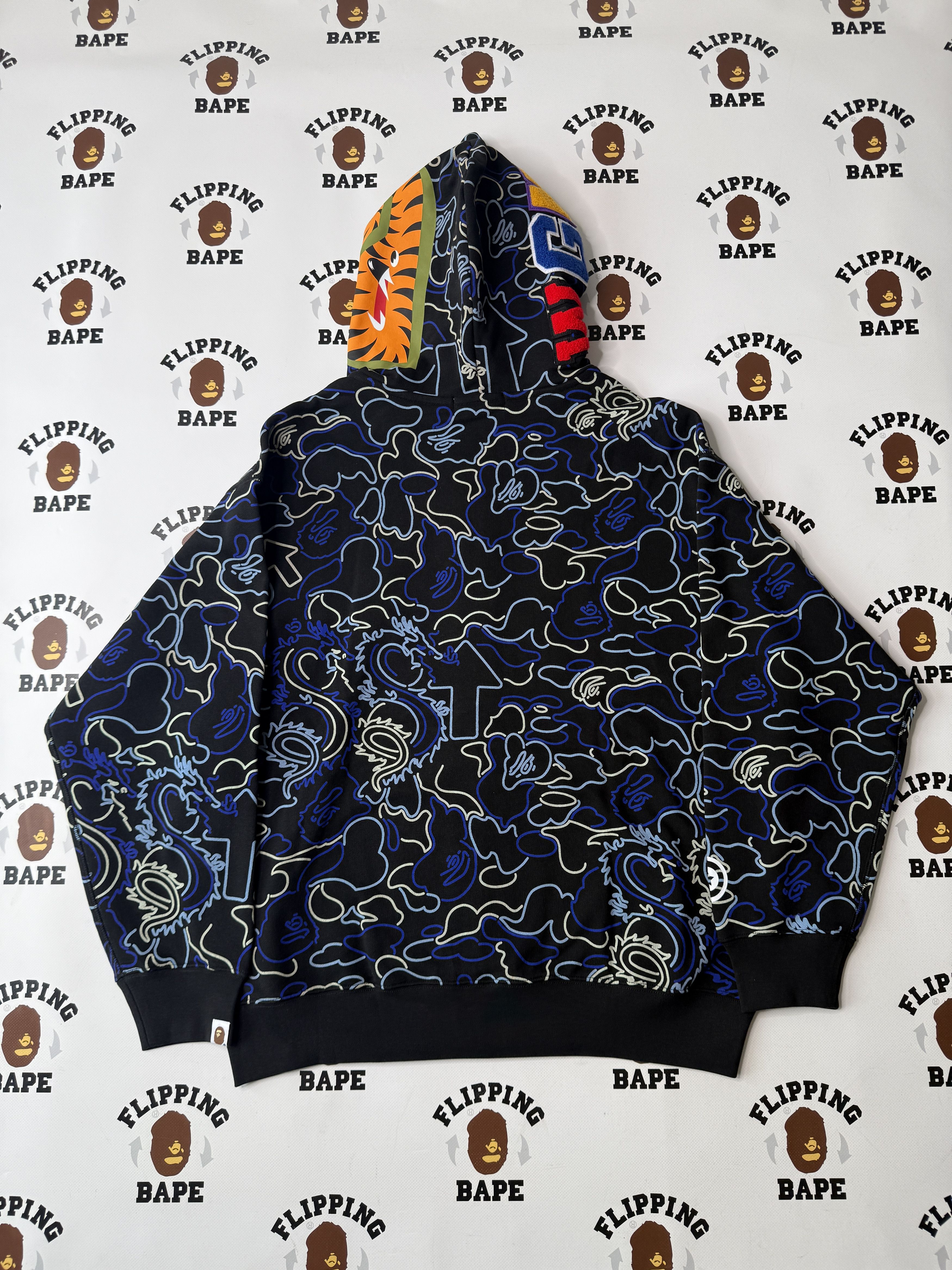 Bape BAPE X 88RISING GLOW IN THE DARK CAMO SHARK FULL ZIP HOODIE Size US L / EU 52-54 / 3 - 16 Thumbnail
