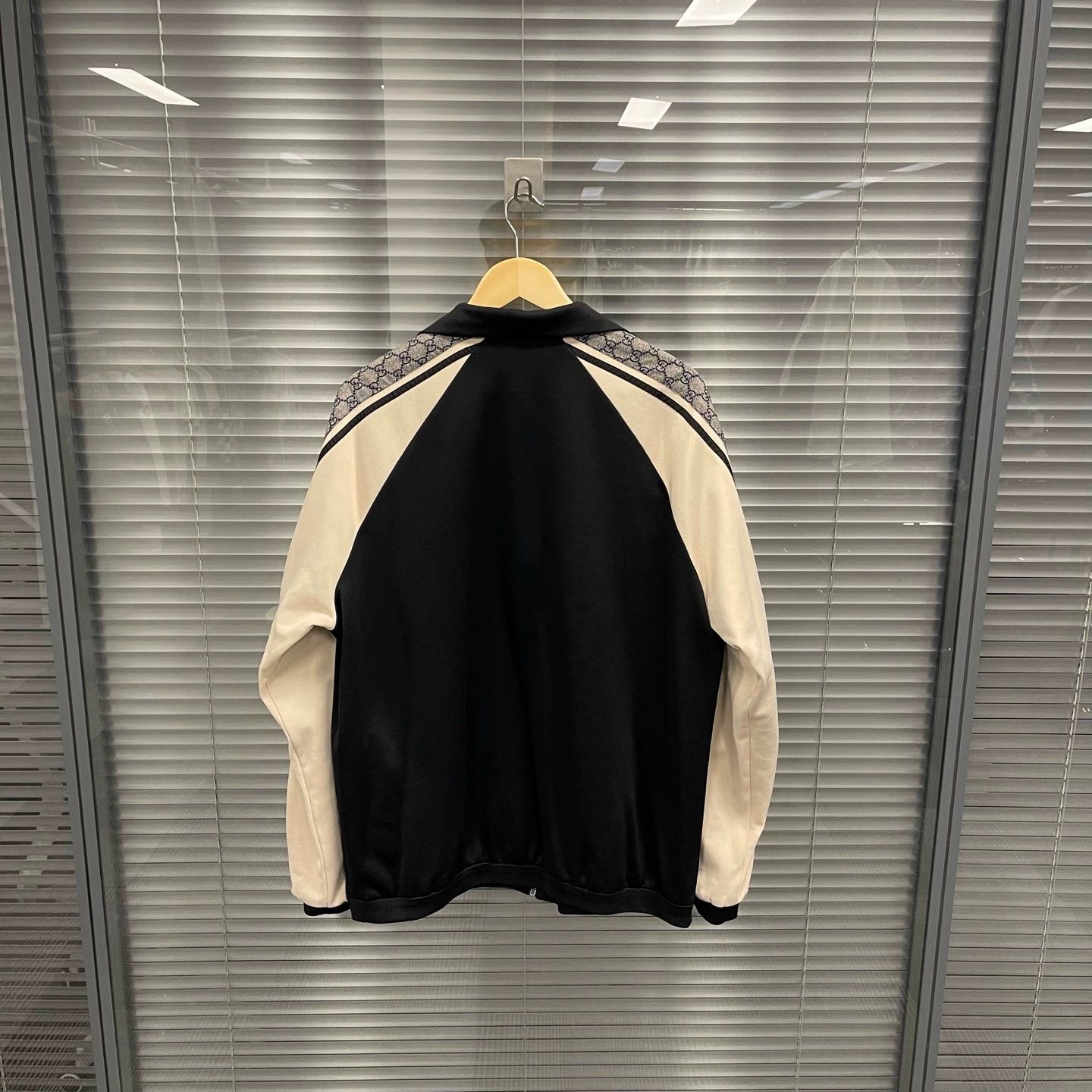 Gucci Gucci black-white GG side allover zip jacket M new Size US M / EU 48-50 / 2 - 2 Thumbnail