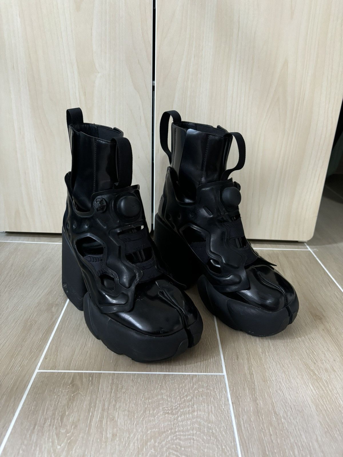 Maison Margiela × Reebok [RARE] Maison Margiela x Reebok Instapump Fury Tabi (Black) Size US 6 / IT 36 - 22 Thumbnail