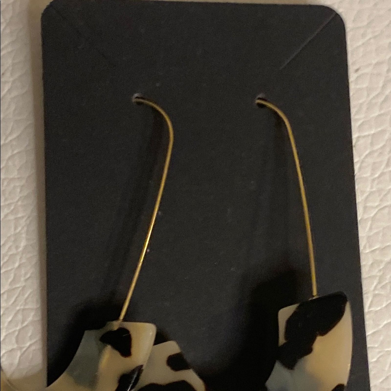 Other Tortoise Acrylic Hoop Earrings Gold Wire Minimalist Modern Size ONE SIZE - 5 Thumbnail