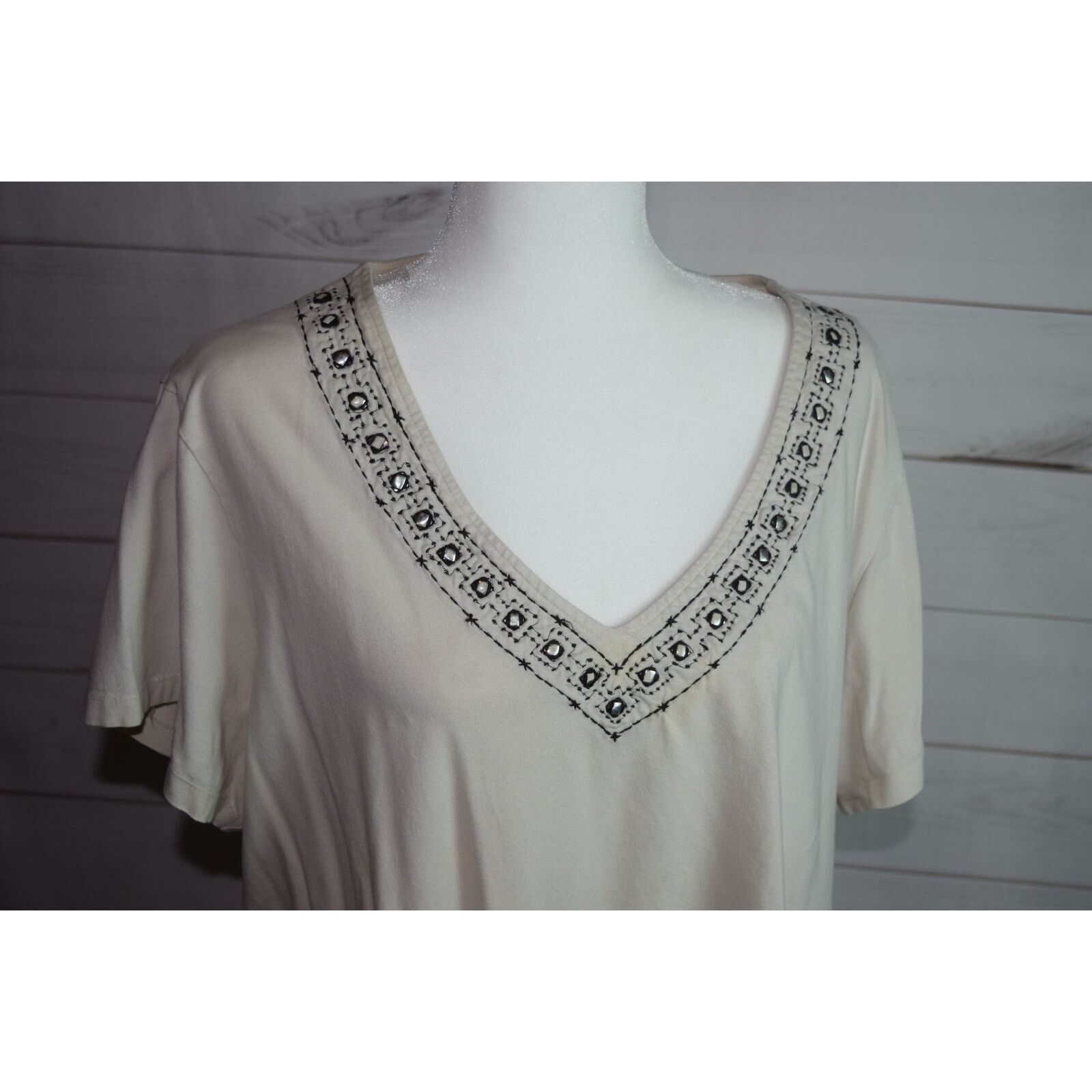 Vintage Choices Woman Embroidered Beaded V-Neck SS Cotton Top SZ 2X Size XXL / US 16-18 / IT 52-54 - 2 Thumbnail