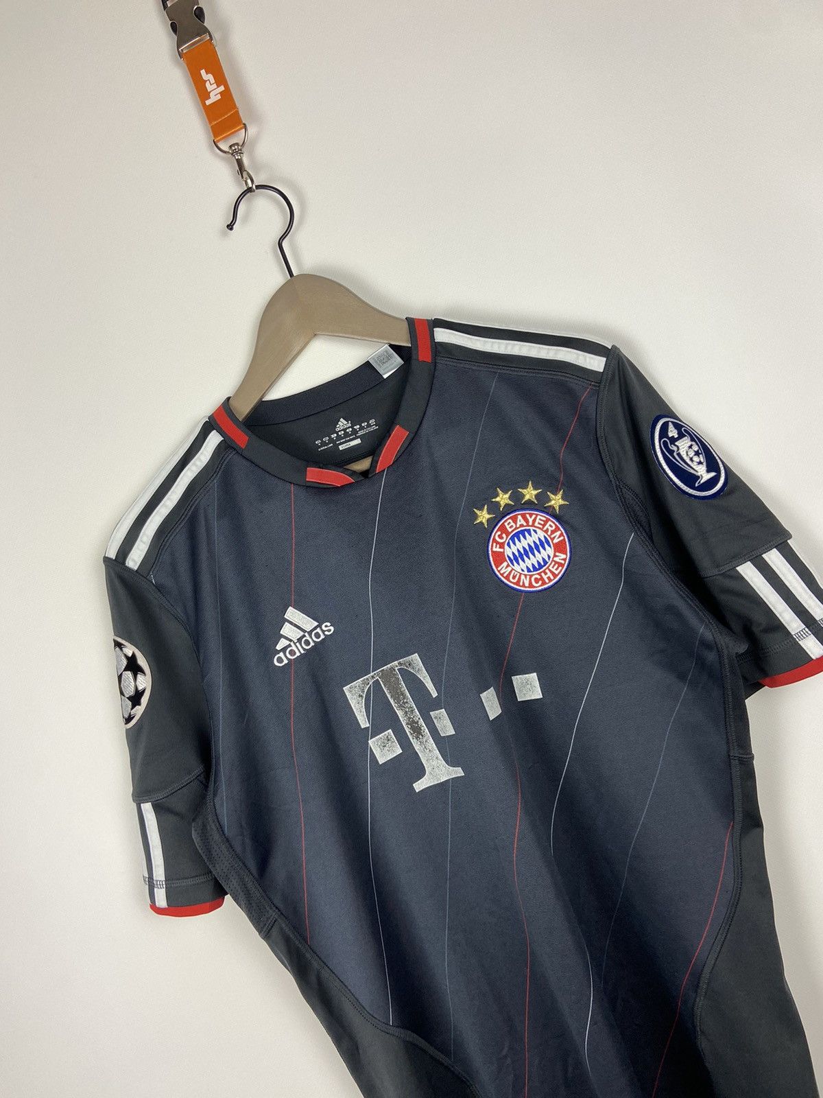 Vintage JERSEY ADIDAS BAYERN MUNICH FOOTBALL SHIRT 2011 TONI KROOS Size US M / EU 48-50 / 2 - 8 Thumbnail