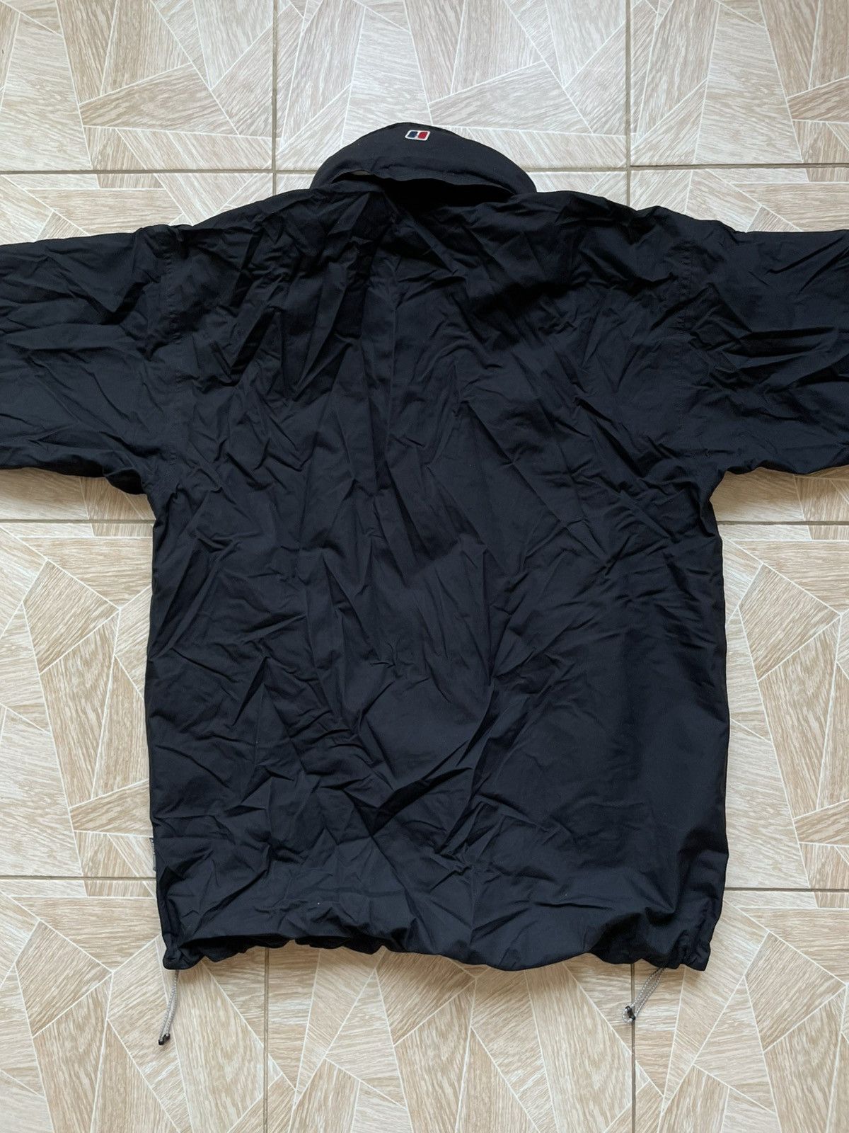 Berghaus × Vintage Outdoor Berghaus Aqua Foil Waterproof L Windbreaker Nylon Size US L / EU 52-54 / 3 - 7 Thumbnail