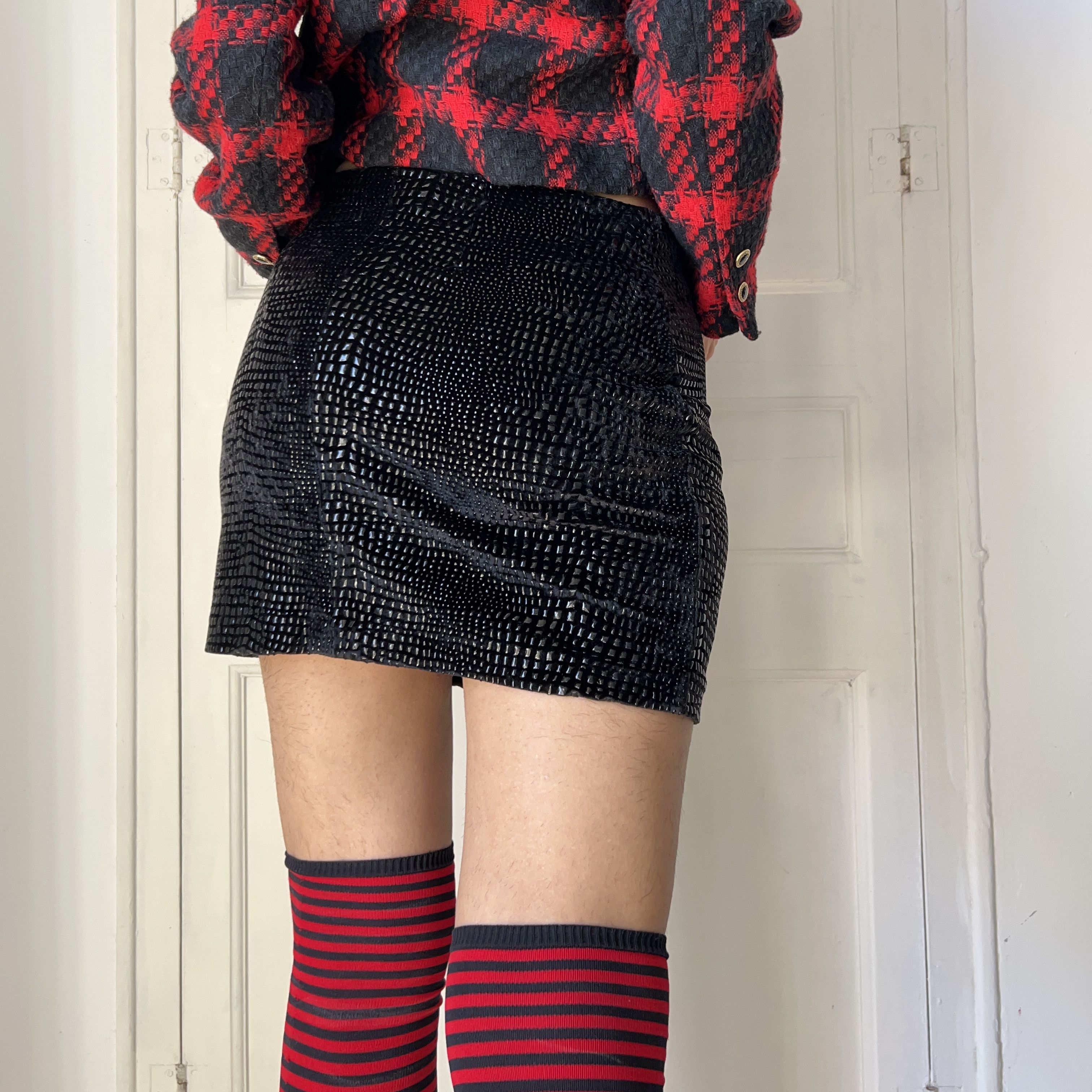 Vintage Vintage Black Crocodile Mini Skirt Size 28" / US 6 / IT 42 - 3 Thumbnail