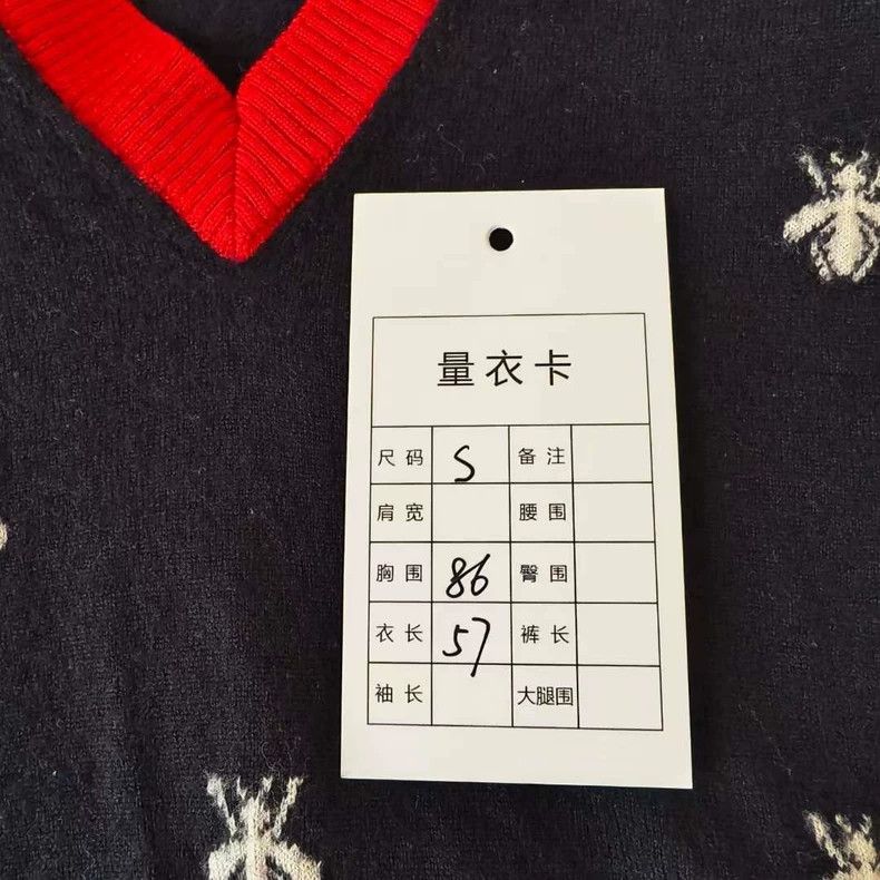 Gucci Gucci Little bee embroidered v-neck sweater Size US S / EU 44-46 / 1 - 5 Thumbnail