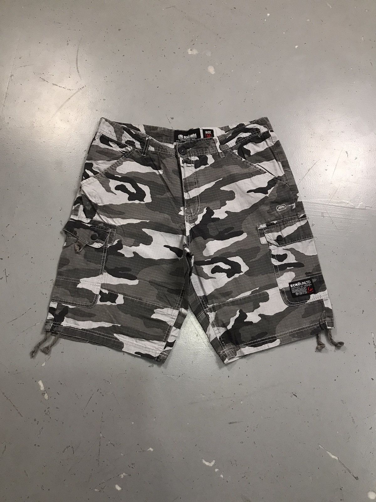 Ecko Unltd. Rare vintage Ecko UNLTD camo cargo denim short Size US 36 / EU 52 - 1 Thumbnail