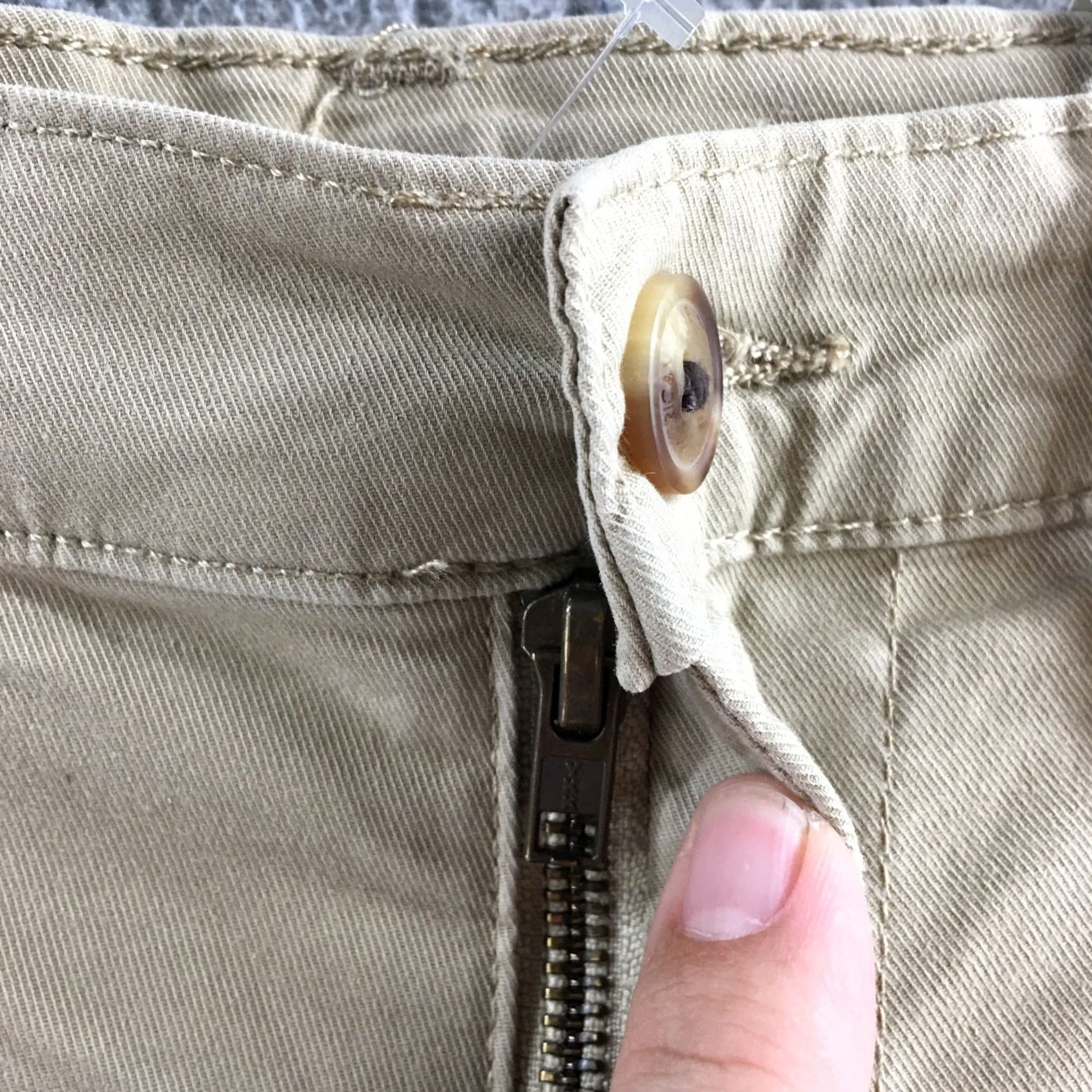 American Eagle Outfitters American Eagle Outfitters Lived In Khaki Short Mens 28 Beige Cotton Blend Mid Rise NEW Size US 28 / EU 44 - 4 Thumbnail