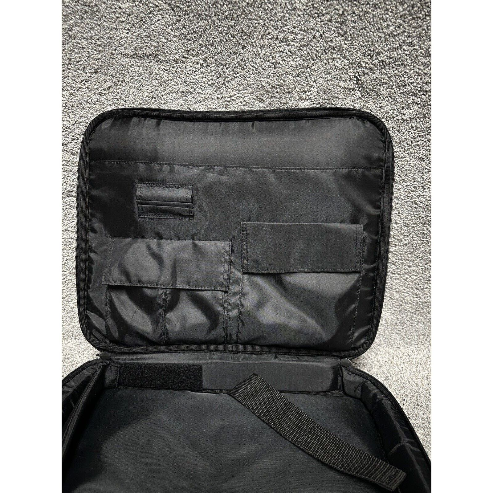 Other Targus Nylon 15.6” Black Padded Computer Messenger Bag Size ONE SIZE - 7 Thumbnail