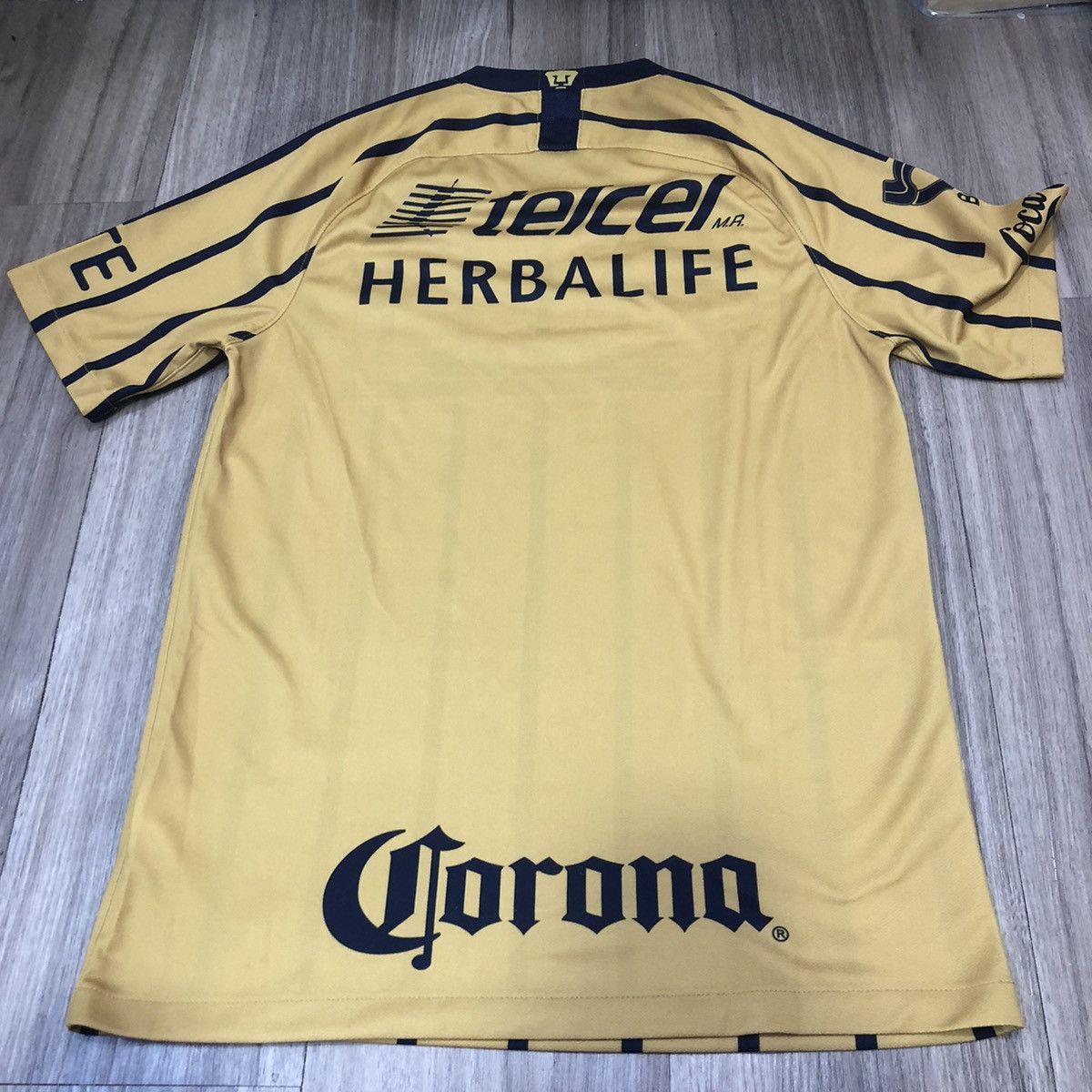 Nike Pumas de la UNAM 18/19 away shirt Size US S / EU 44-46 / 1 - 2 Thumbnail