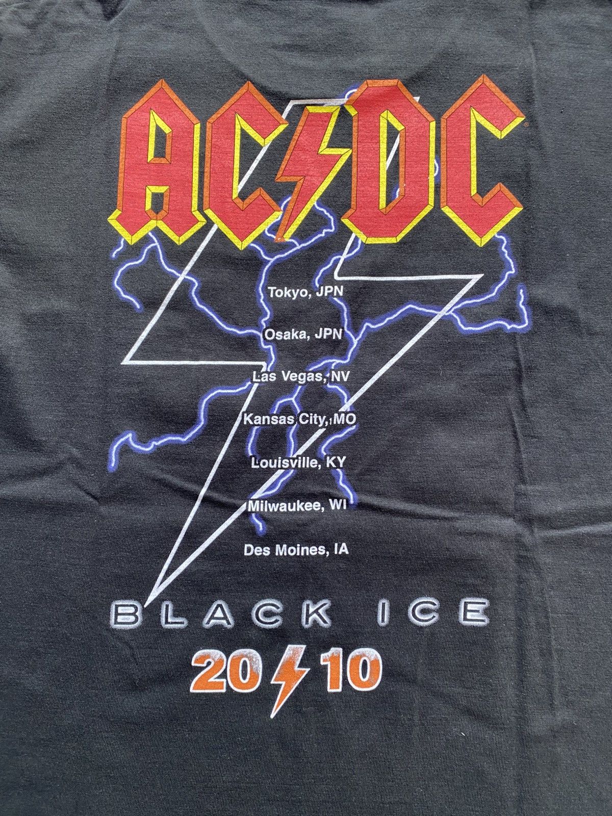 Band Tees ACDC BLACKICE WORLD TOUR 2010 Size US M / EU 48-50 / 2 - 4 Thumbnail