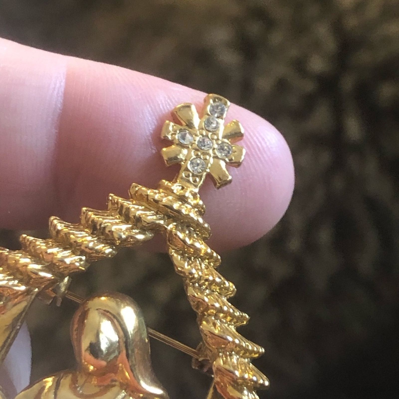 Vintage Vintage Mary with baby Jesus gold tone brooch pin Size ONE SIZE - 6 Thumbnail