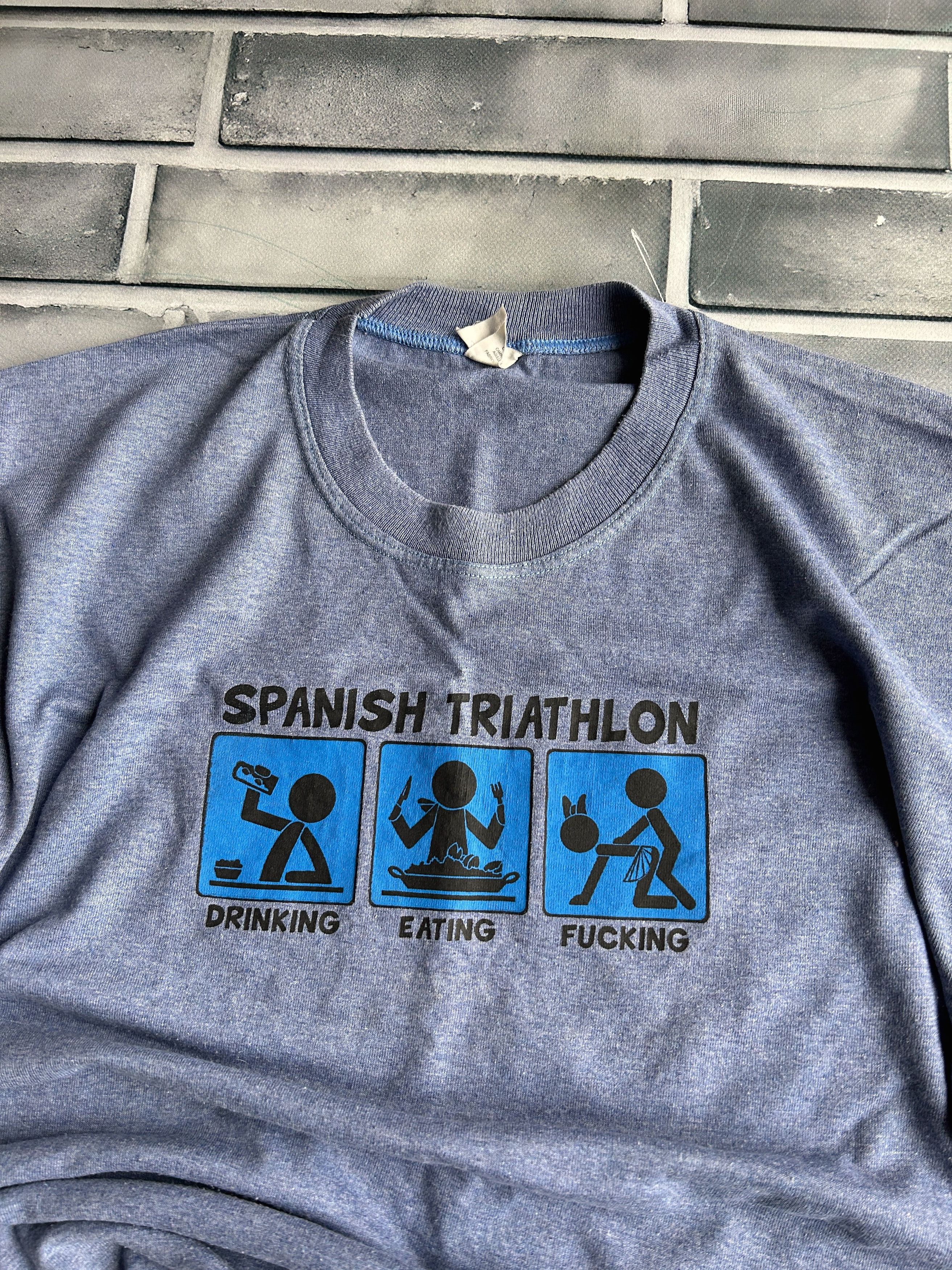 Vintage Vintage Streetwear Adult Humor Tee Spanish Triathlon 90s Size US M / EU 48-50 / 2 - 2 Thumbnail