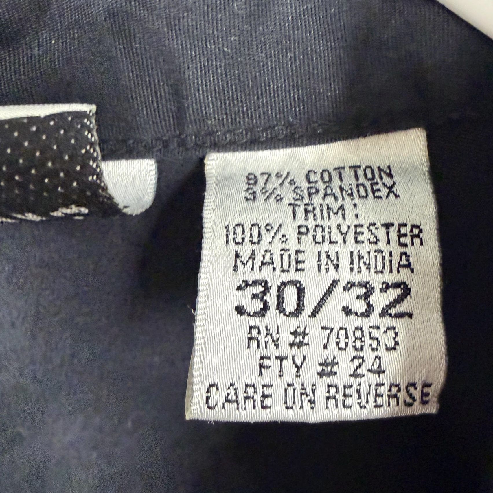 Vintage VTG Fashion Bug Button-Up Shirt Womens Plus 30/32 Black Stretch Cotton Blend Office Casual 90s Gothic Solid Long Sleeve Womens Size 4XL / US 24-26 - 6 Thumbnail