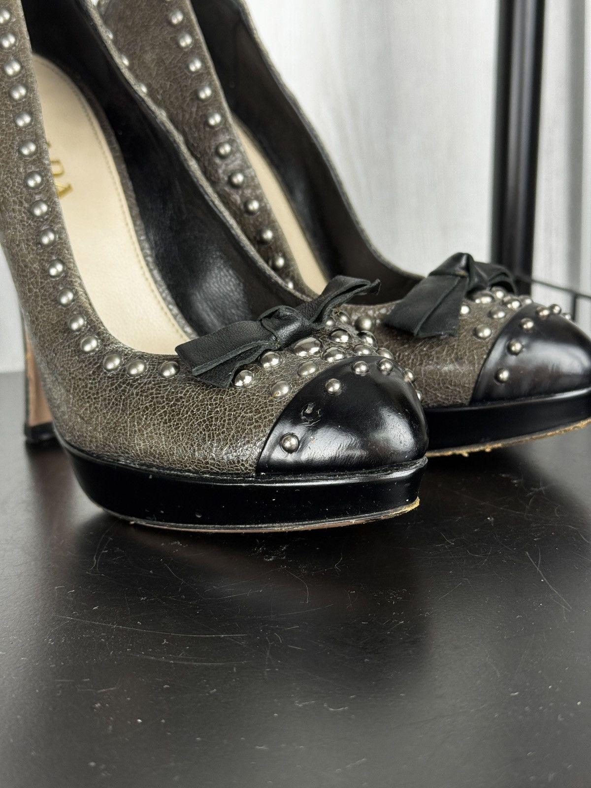 Prada Prada Grey/Black Studded Textured Leather Bow Pumps Sz 34.5 Size US 4.5 / IT 34.5 - 15 Thumbnail