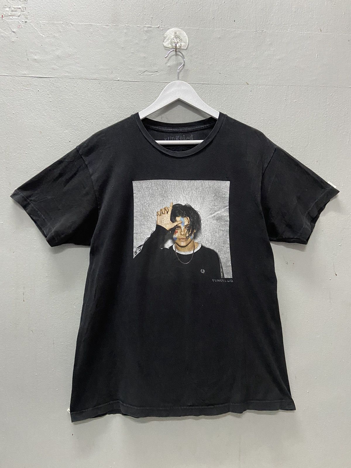 Band Tees YUNGBLUD ENGLISH ROCK SINGER TEE SHIRT Size US L / EU 52-54 / 3 - 1 Thumbnail