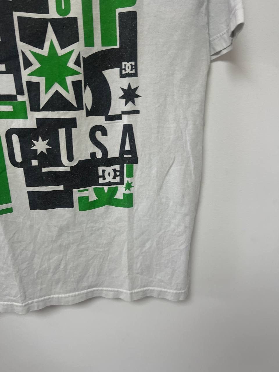 Other Vintage DC Shoes Usa T shirt Skate Sk8 Big logo Rare Hype L Size US L / EU 52-54 / 3 - 10 Thumbnail