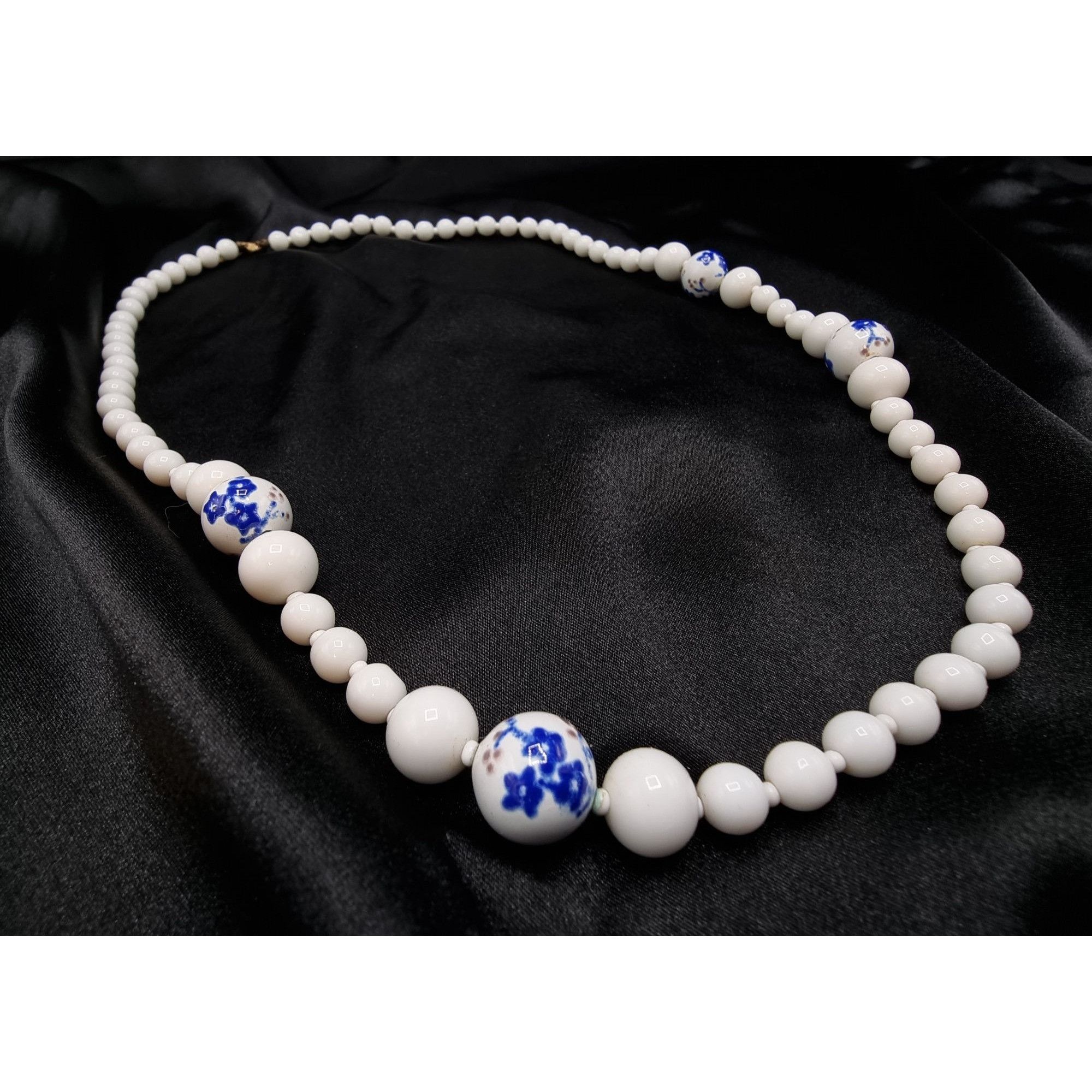 Miriam Haskell Vintage Miriam Haskell 1950s White Beaded Necklace With Blue Size ONE SIZE - 3 Thumbnail