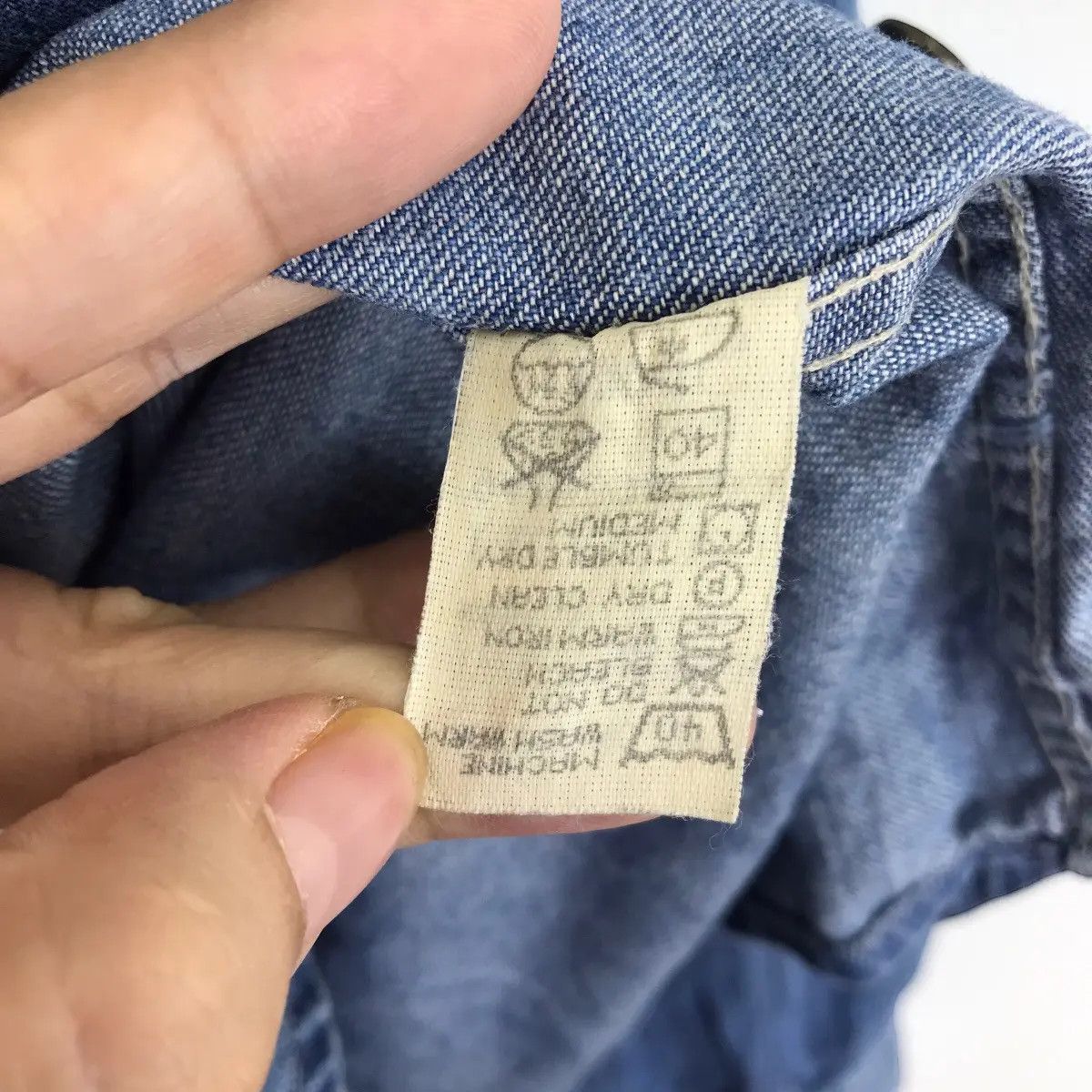 Giorgio Armani Vintage GIORGIO ARMANI JEANS Made In Italy Denim Jacket Size US L / EU 52-54 / 3 - 6 Thumbnail