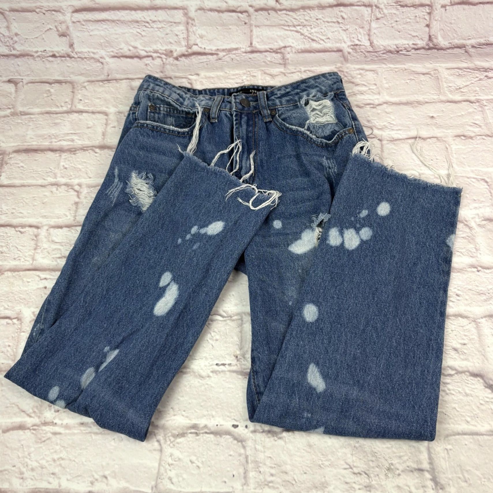 Almost Famous Almost Famous Jeans Juniors 3 Medium Wash Distressed Straight Crop 26x26 Denim Size 26" / US 2 / IT 38 - 2 Thumbnail