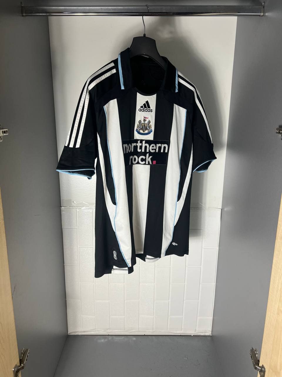 Adidas VINTAGE ADIDAS FC NEW CASTLE UNITED ENGLAND SOCCER JERSEY Size US L / EU 52-54 / 3 - 4 Thumbnail