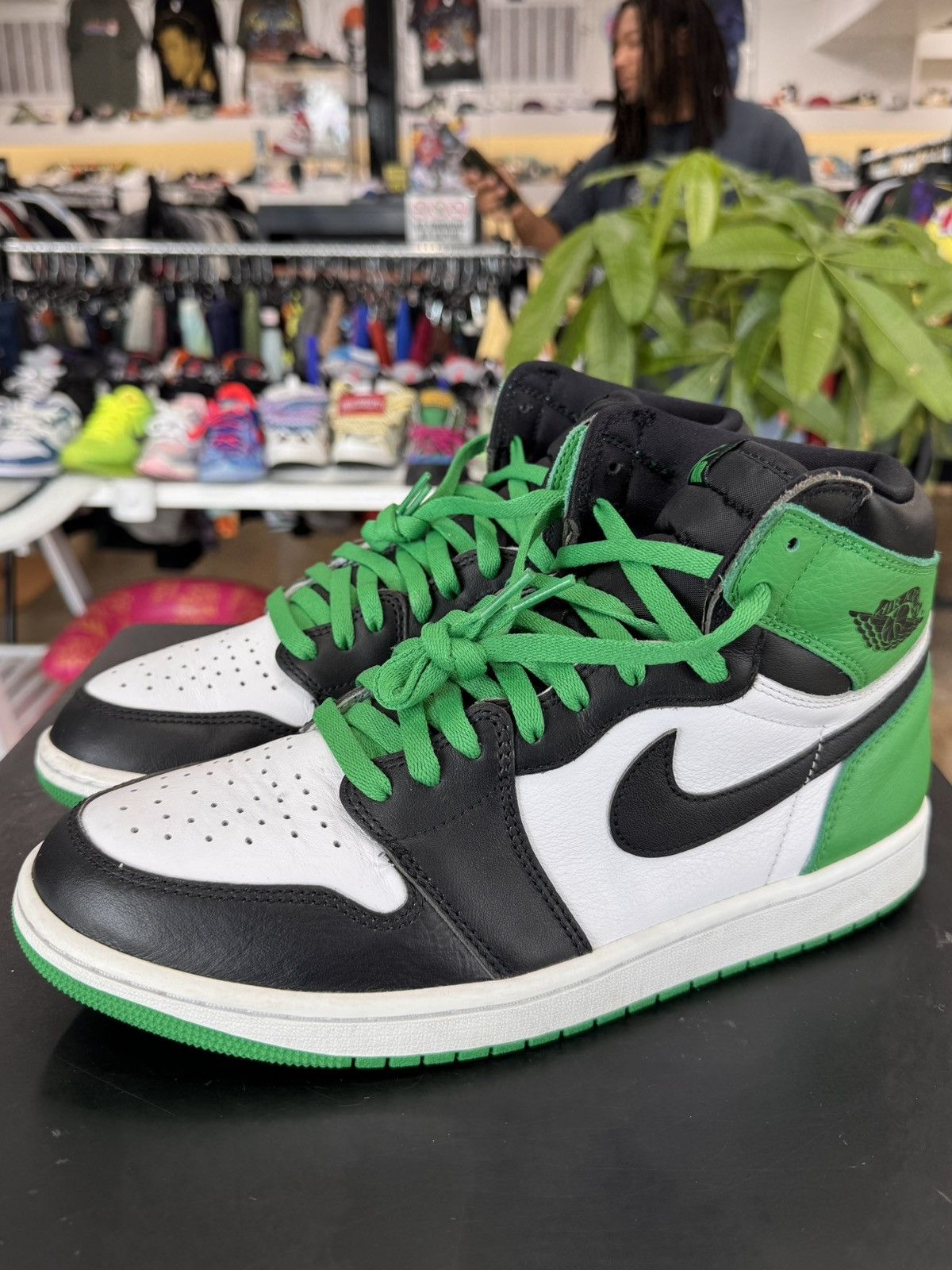 Jordan Brand Air Jordan 1 Lucky Green Size 11 (2023) Size US 11 / EU 44 - 1 Thumbnail