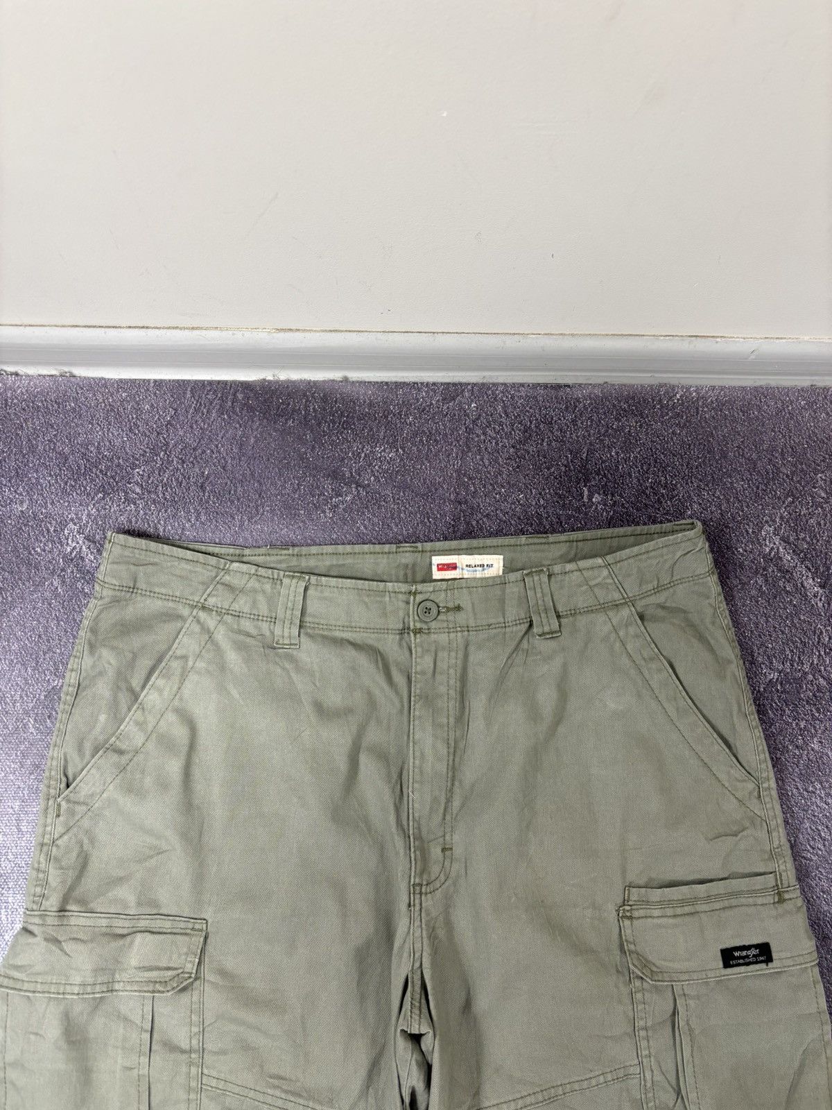 Vintage Vintage Wrangler USA Relaxed Fit Khaki Green Cargo Shorts Size US 38 / EU 54 - 7 Thumbnail