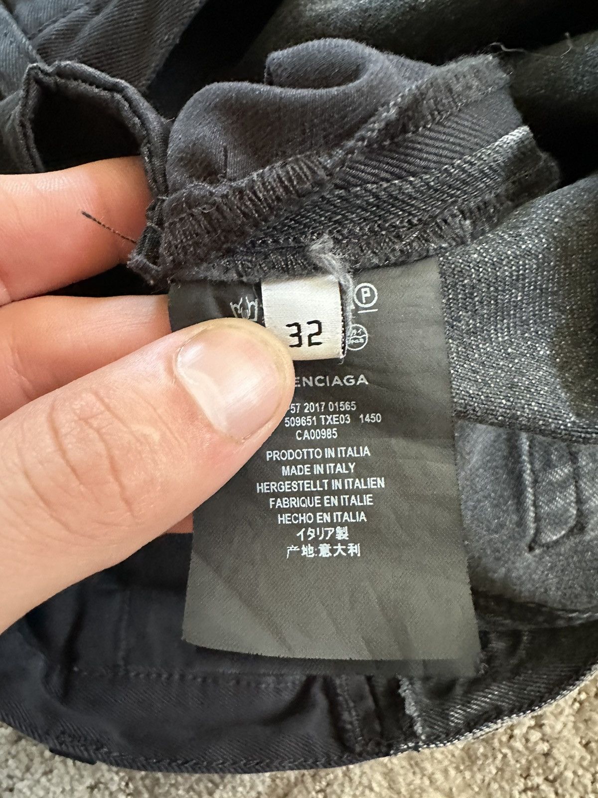 Balenciaga Balenciaga flip Jean shorts Size US 32 / EU 48 - 4 Thumbnail