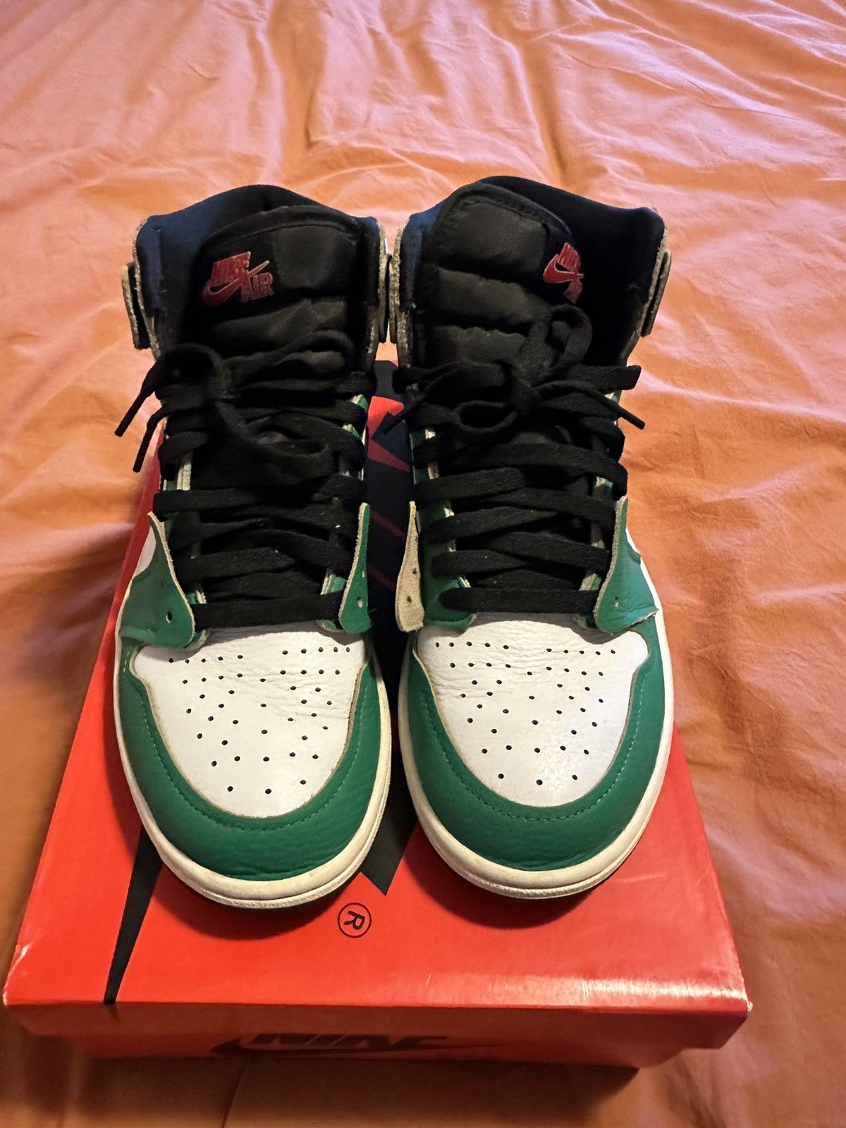 Nike Air Jordan 1 Lucky Green Size US 7 / EU 40 - 3 Thumbnail