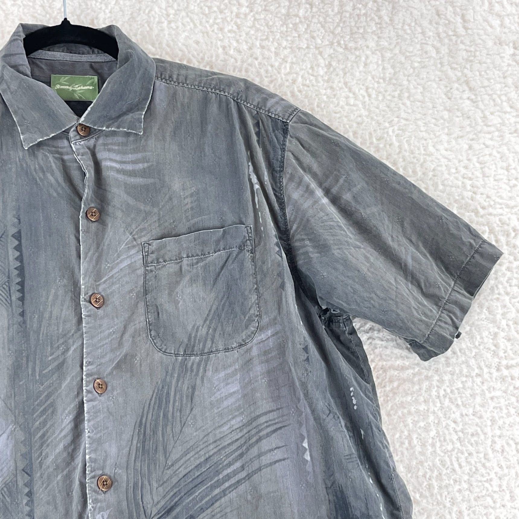 Tommy Bahama Tommy Bahama Button-Up Shirt Mens Large Gray Hawaiian Print 100% Silk Casual SS Size US L / EU 52-54 / 3 - 4 Thumbnail
