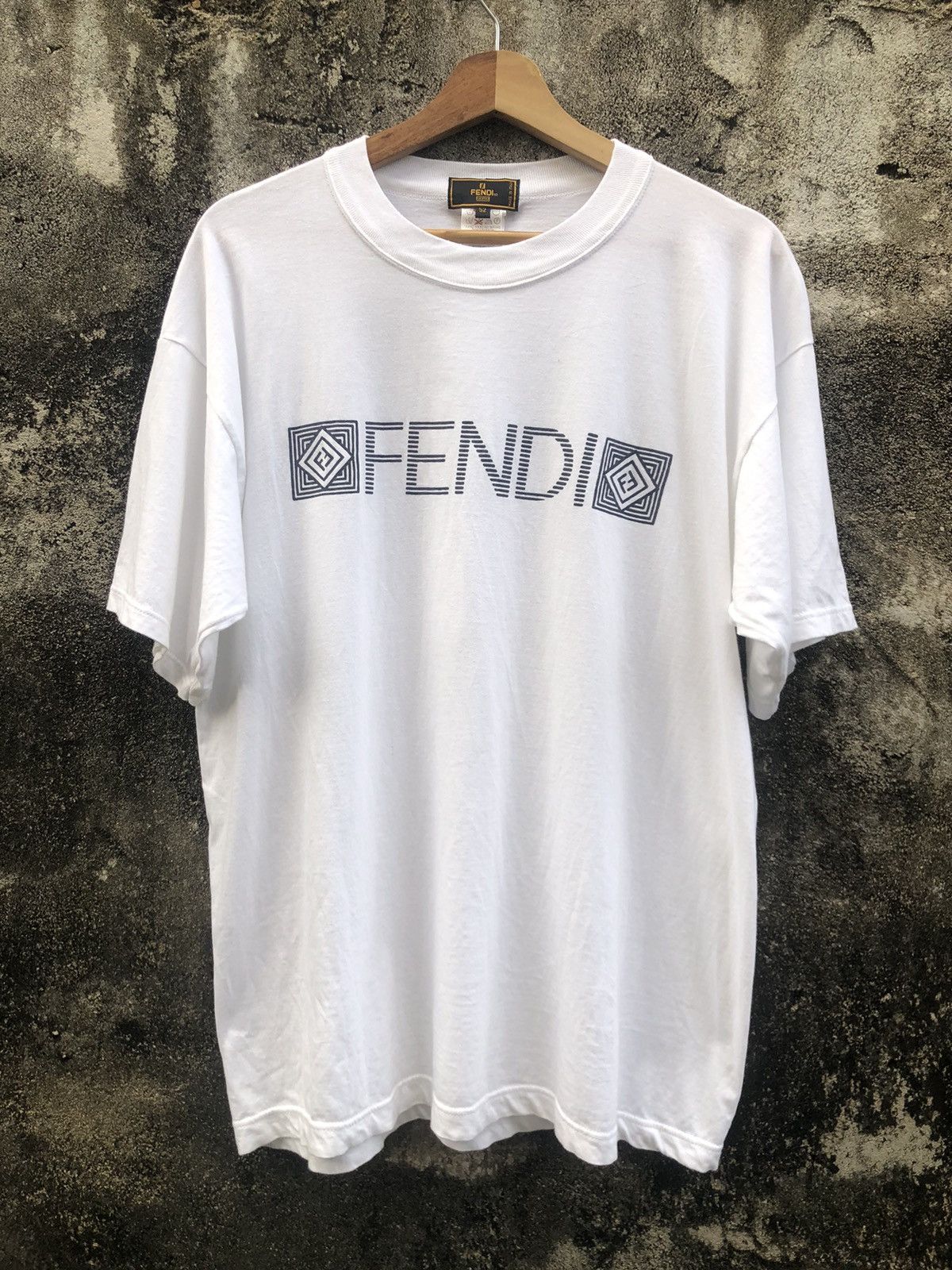 Vintage Vintage 90s Fendi Big Logo Tshirt Size US L / EU 52-54 / 3 - 1 Thumbnail