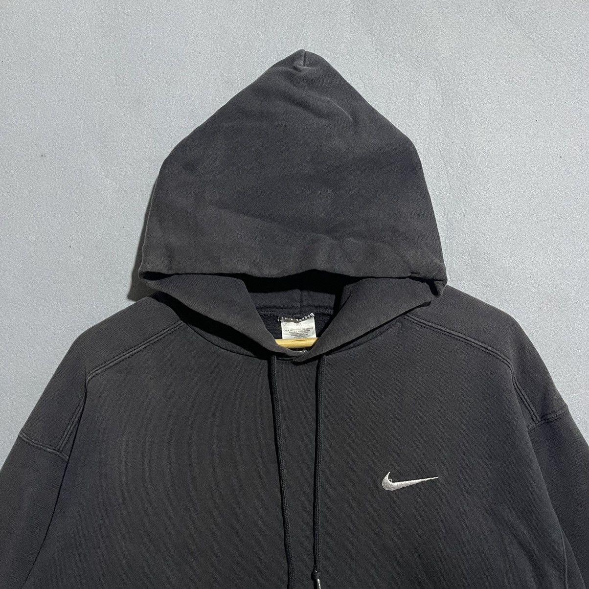 Nike Vintage Nike Black Hoodie – Classic Embroidered Swoosh Size US L / EU 52-54 / 3 - 2 Thumbnail