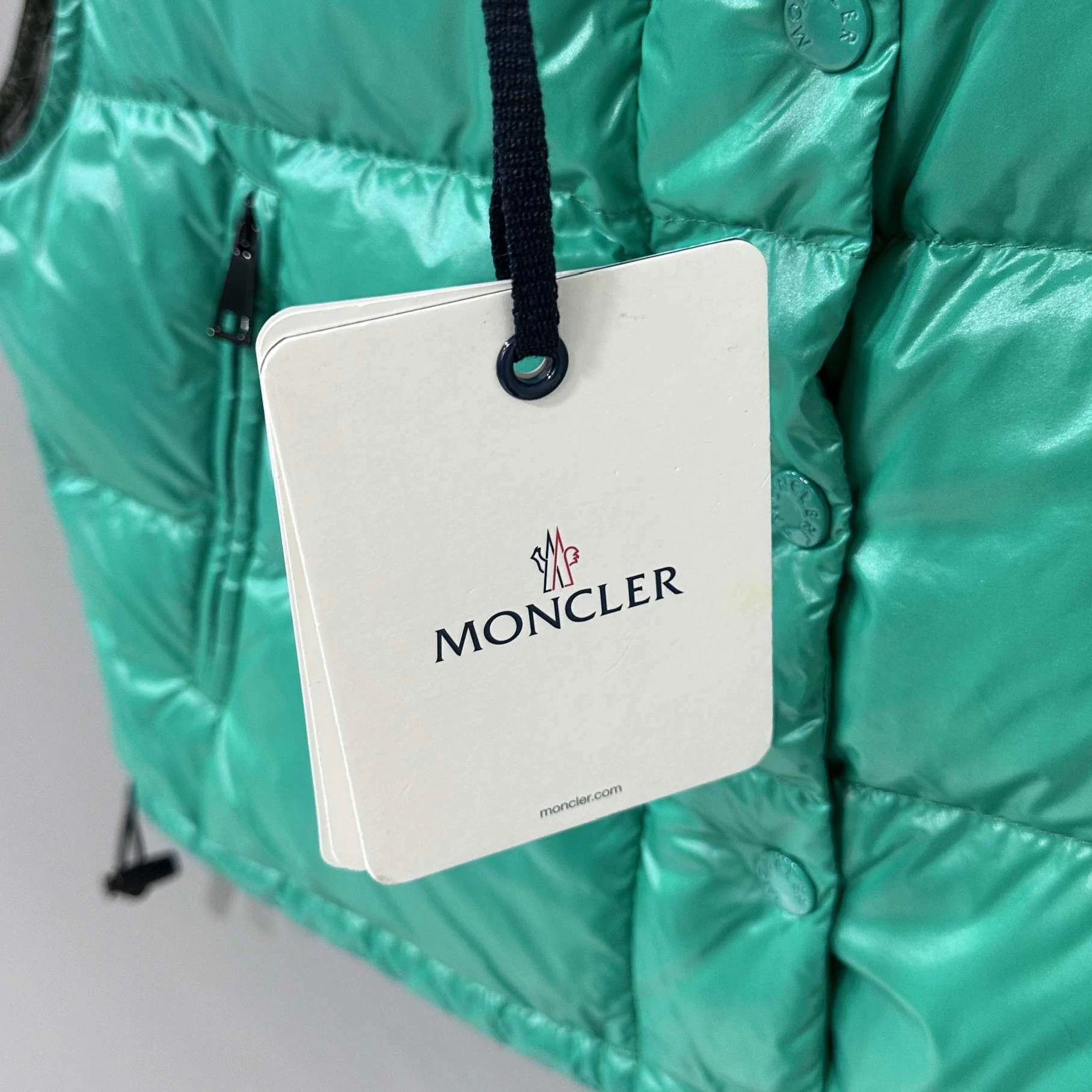 Moncler Moncler women's short down puffer vest Size S / US 4 / IT 40 - 4 Thumbnail
