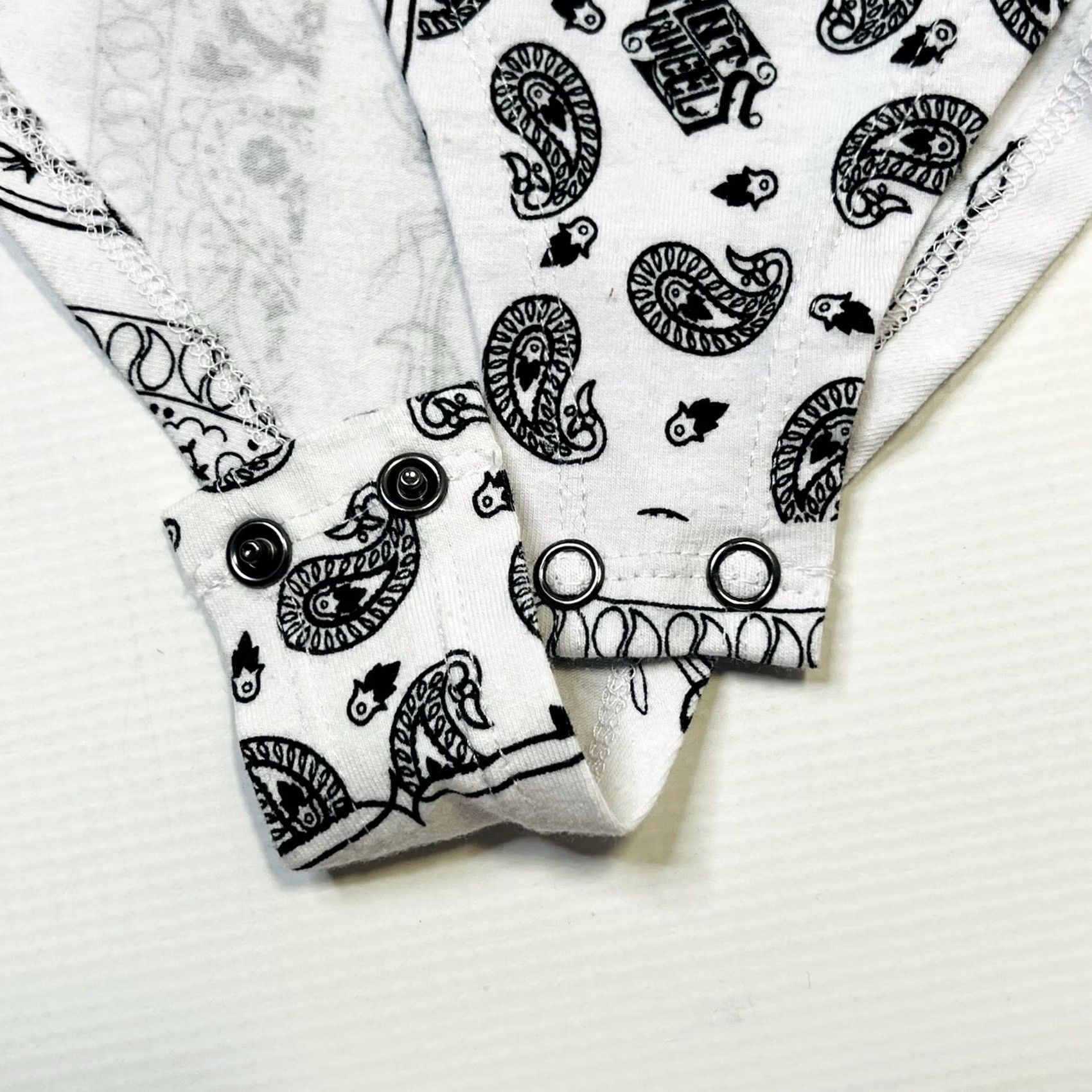 Forever 21 Forever 21 x Hot Wheels Bodysuit Womens Size L LA Paisley Black White Logo Clothing Shirt Bodysuit Car Motif Vintage No Gender Womens Size L / US 10 / IT 46 - 7 Thumbnail