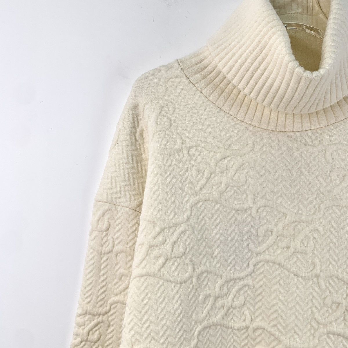 Fendi Fendi Logo Embossed Turtleneck Wool Knit Sweater K26WX Size L / US 10 / IT 46 - 3 Thumbnail