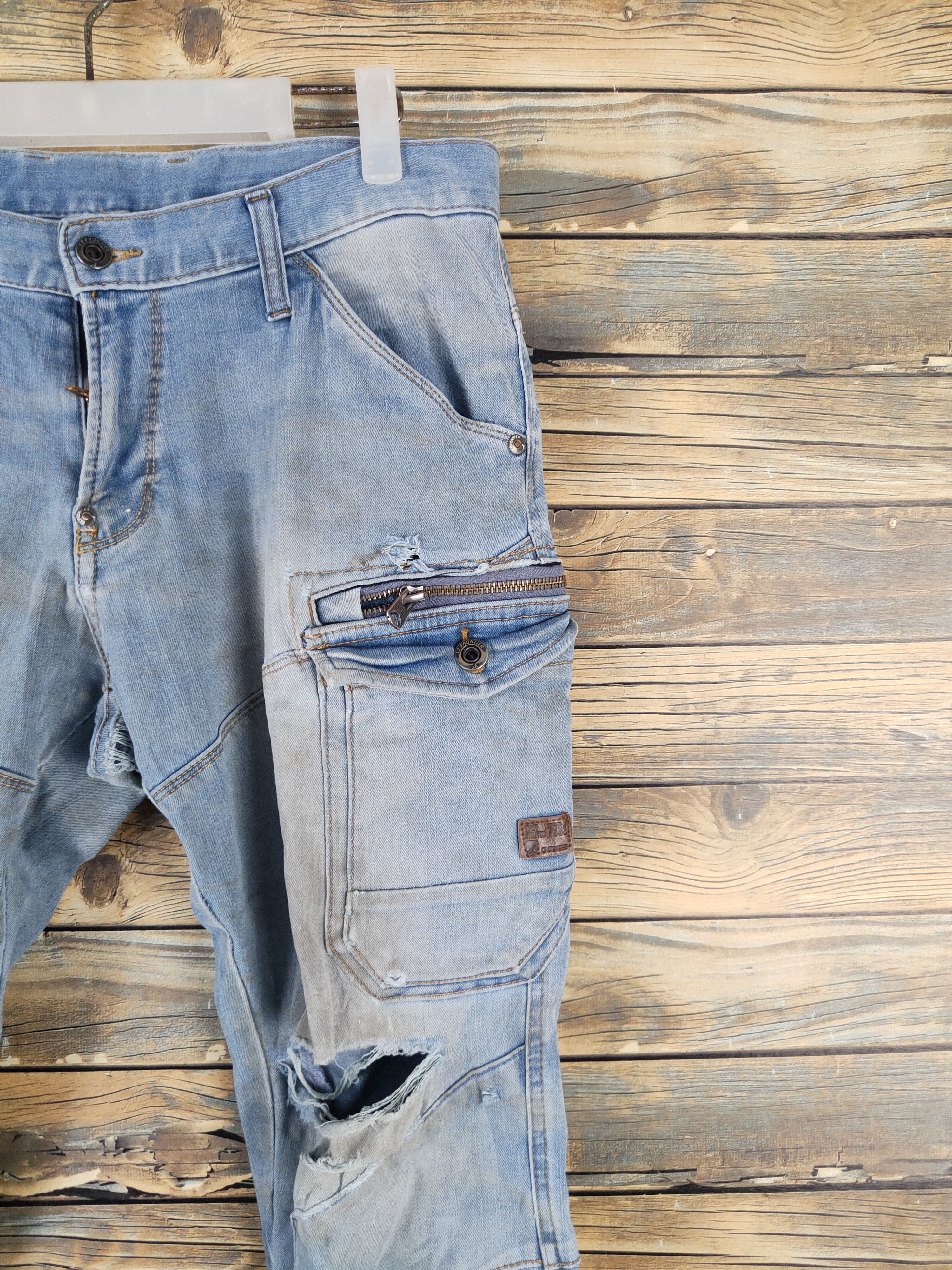 Japanese Brand I'z Frontier Blue Distressed Ripped Jeans #W2091 Size US 32 / EU 48 - 7 Thumbnail