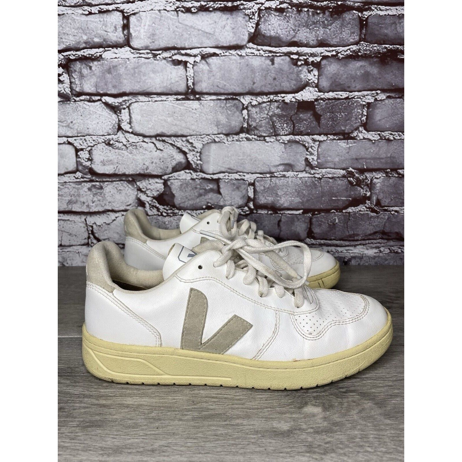 Veja L27 Veja V-12 White Leather Beige Low Top Lace Up Sneakers W Size US 9 / IT 39 - 1 Thumbnail