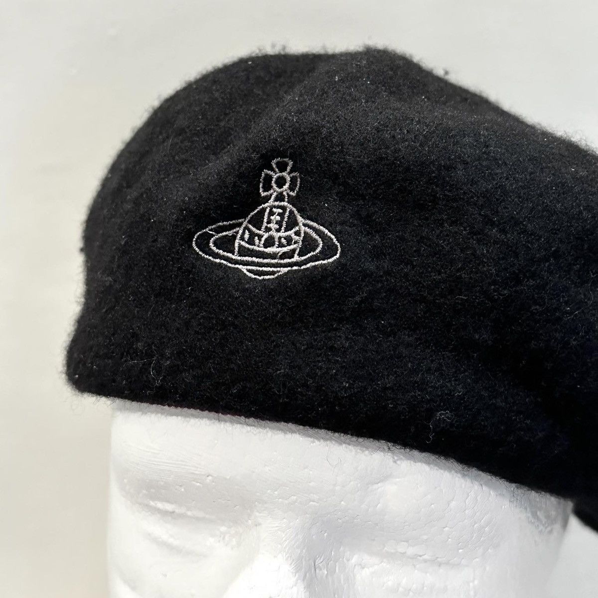 Vivienne Westwood Woolen Embroidered Beret Cap Size ONE SIZE - 1 Thumbnail
