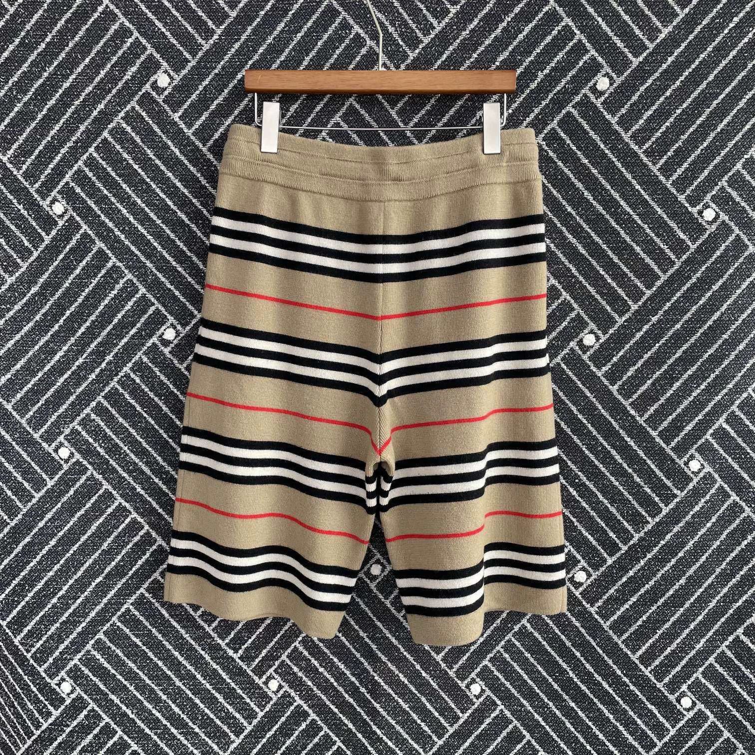 Burberry Burberry Classic Stripe Knit Shorts M Worn Once Size US 32 / EU 48 - 2 Thumbnail
