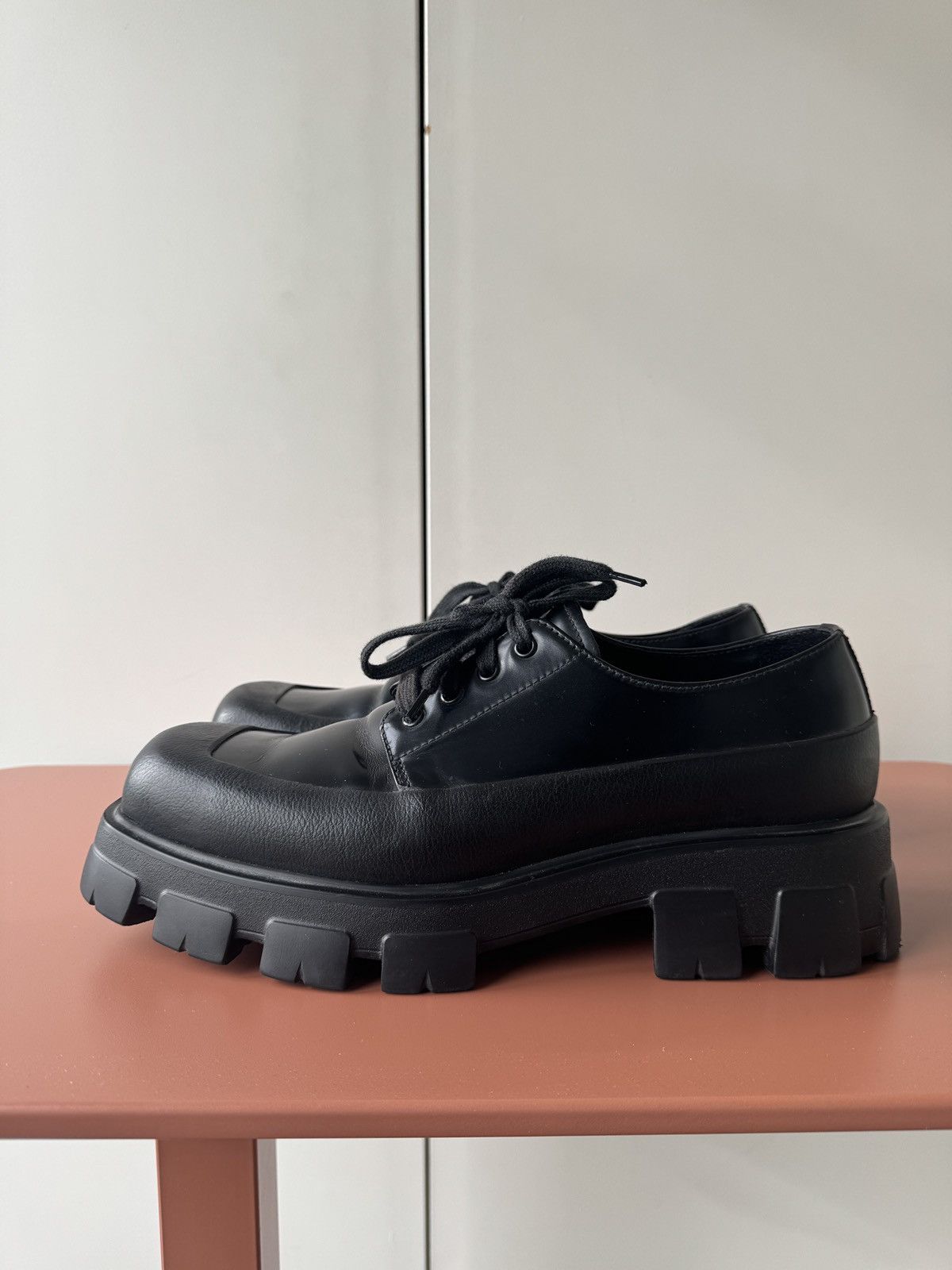 Prada Prada laced up Monolith Size US 9 / EU 42 - 3 Thumbnail