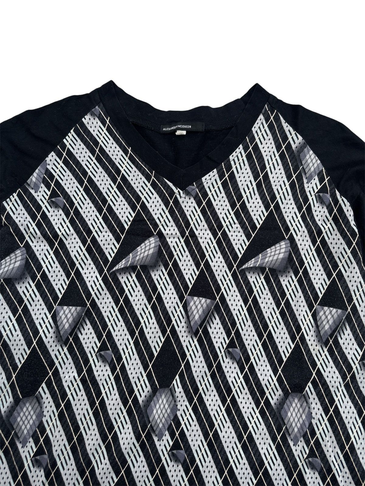 Alexander McQueen SS95 ‘The Birds’ Print V-Neck LS T-shirt Size US M / EU 48-50 / 2 - 3 Thumbnail