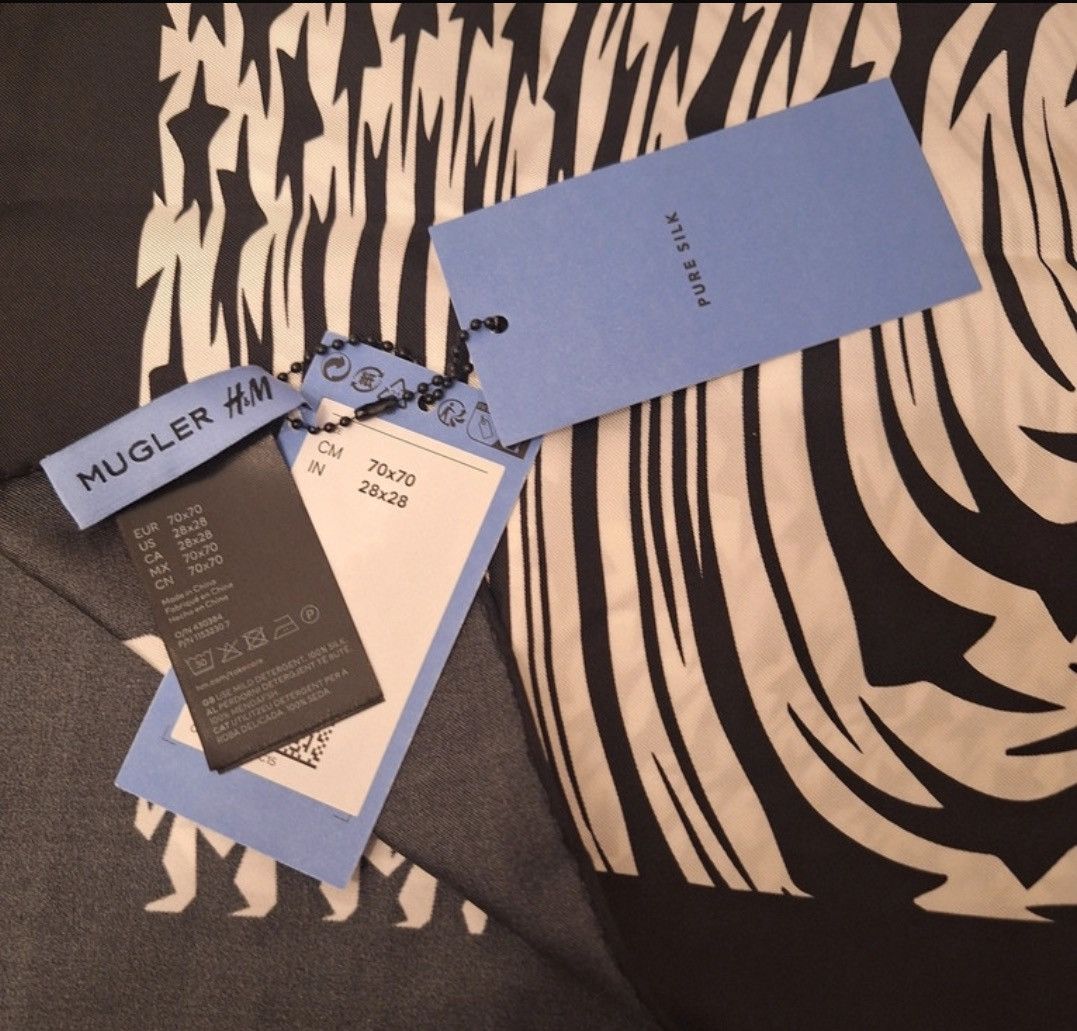 H&M × Mugler × Thierry Mugler Pure silk scarf Mugler Stars B&W Size ONE SIZE - 2 Thumbnail