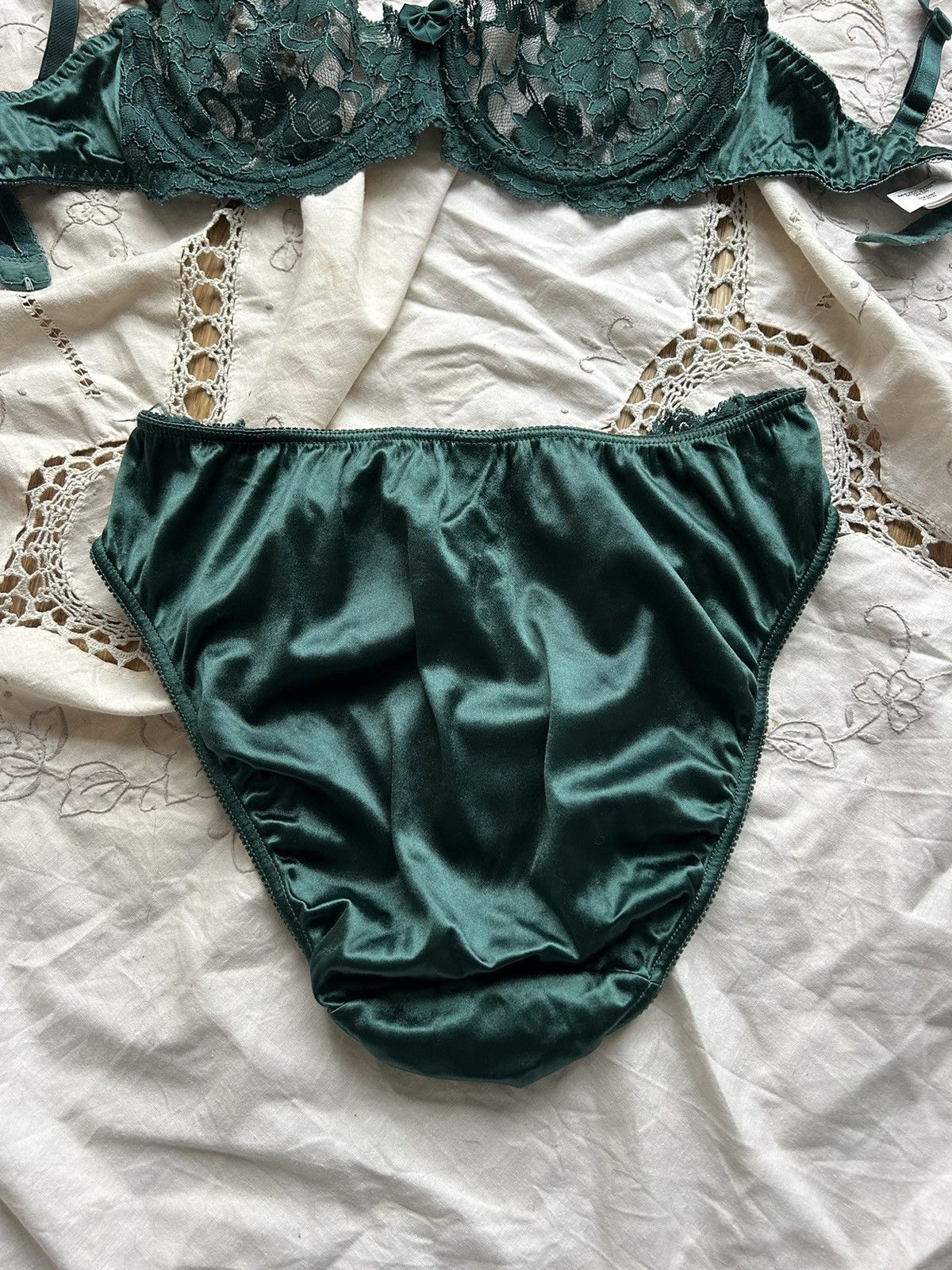 Victoria's Secret × Vintage Gorgeous Victoria’s Secret Emerald Lace Set Lingerie Size ONE SIZE - 4 Thumbnail