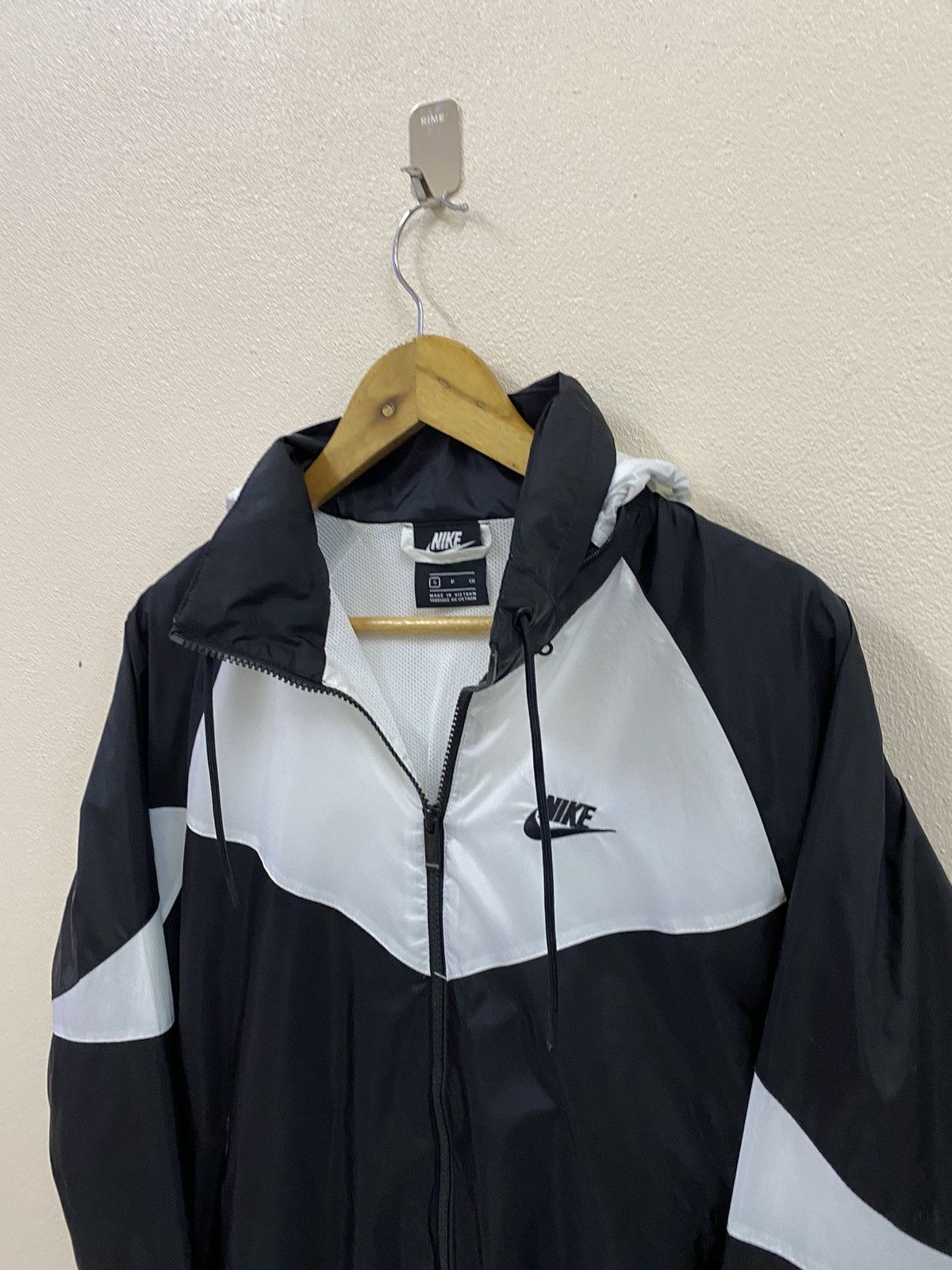 Nike Nike Big Swoosh Black White Size US M / EU 48-50 / 2 - 5 Thumbnail