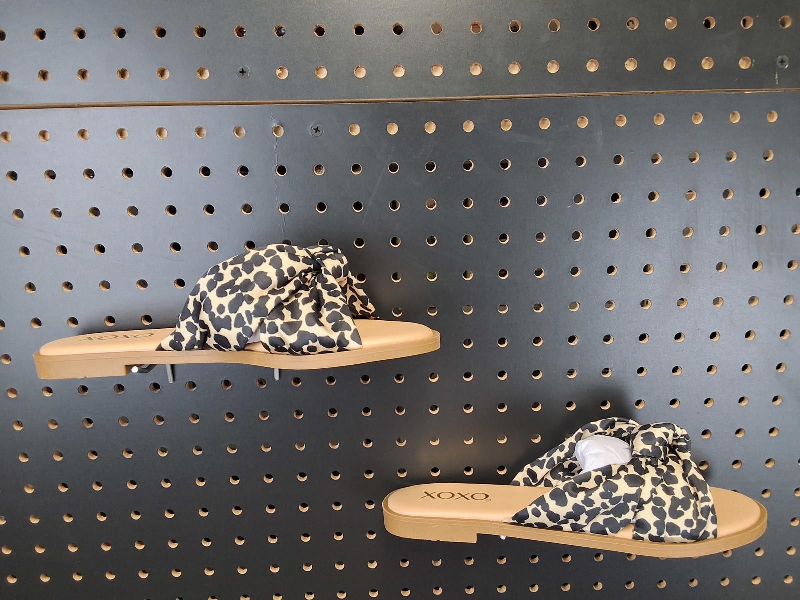 XOXO Chic Cheetah Knot Sandals - Step Up Your Style! Size US 9 / IT 39 - 1 Thumbnail