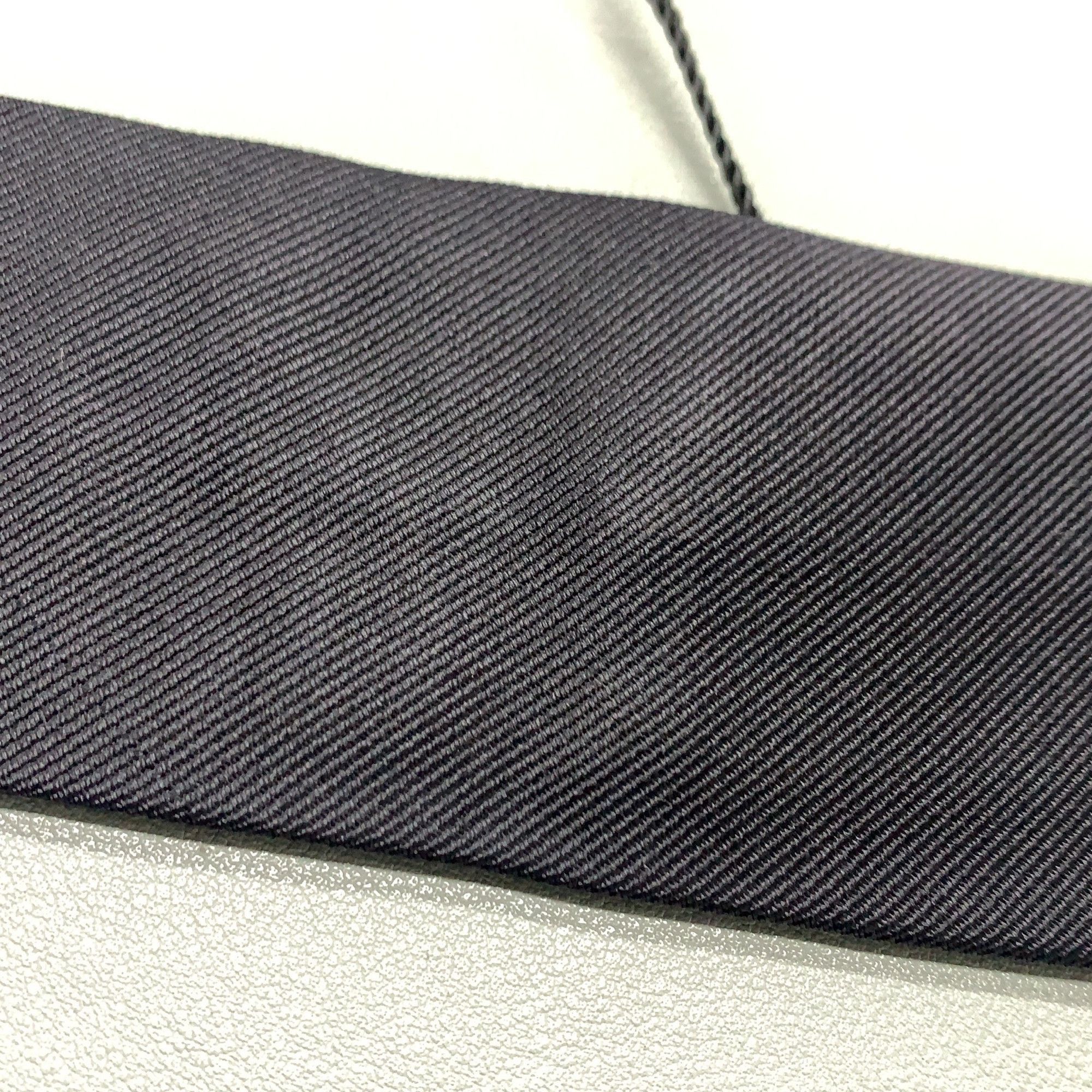 Gucci Gucci Black Silk Tie with Bee Pattern-2506 Size ONE SIZE - 4 Thumbnail