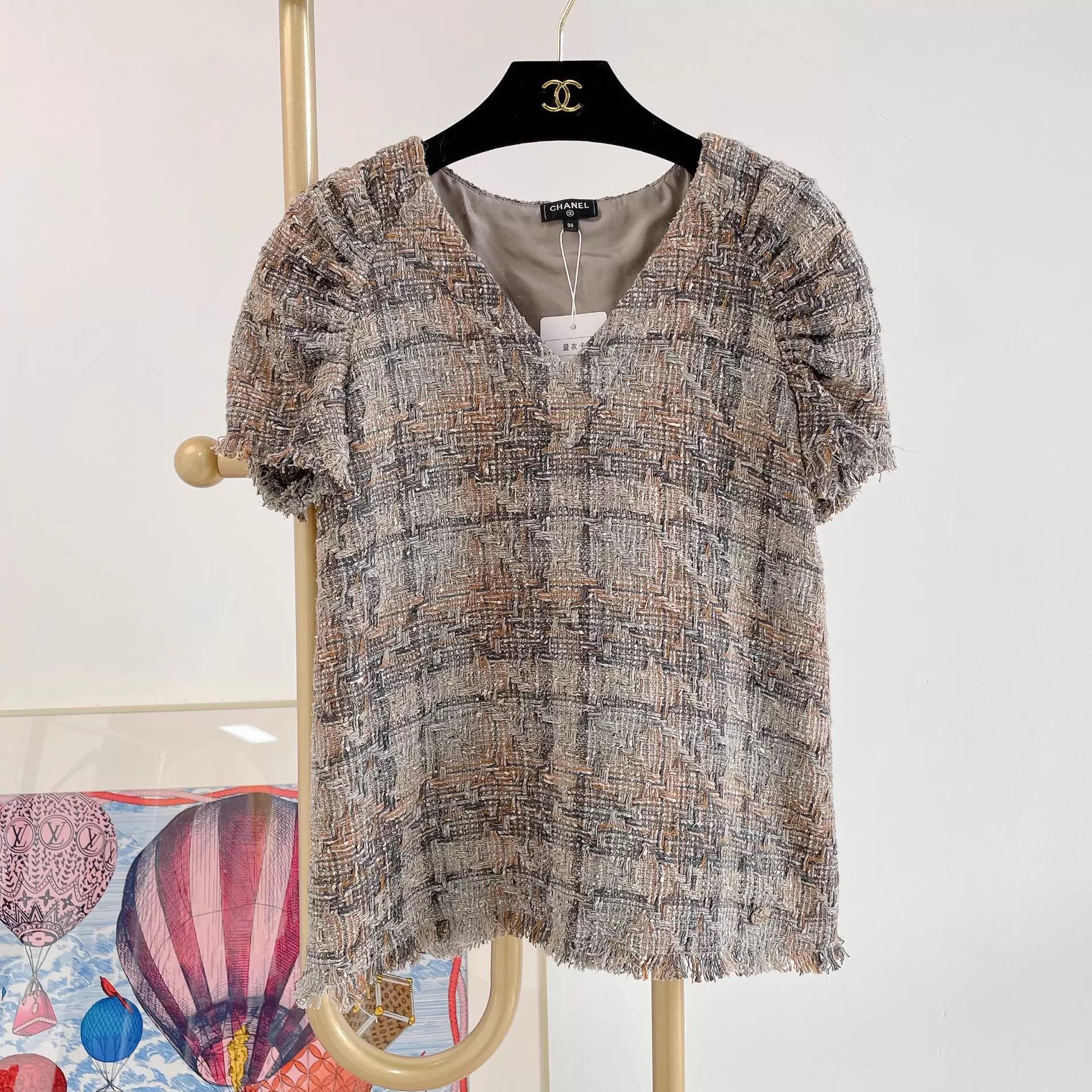 Chanel CHANEL Greek Woven Tweed V-neck top 36 Size XS / US 0-2 / IT 36-38 - 2 Thumbnail